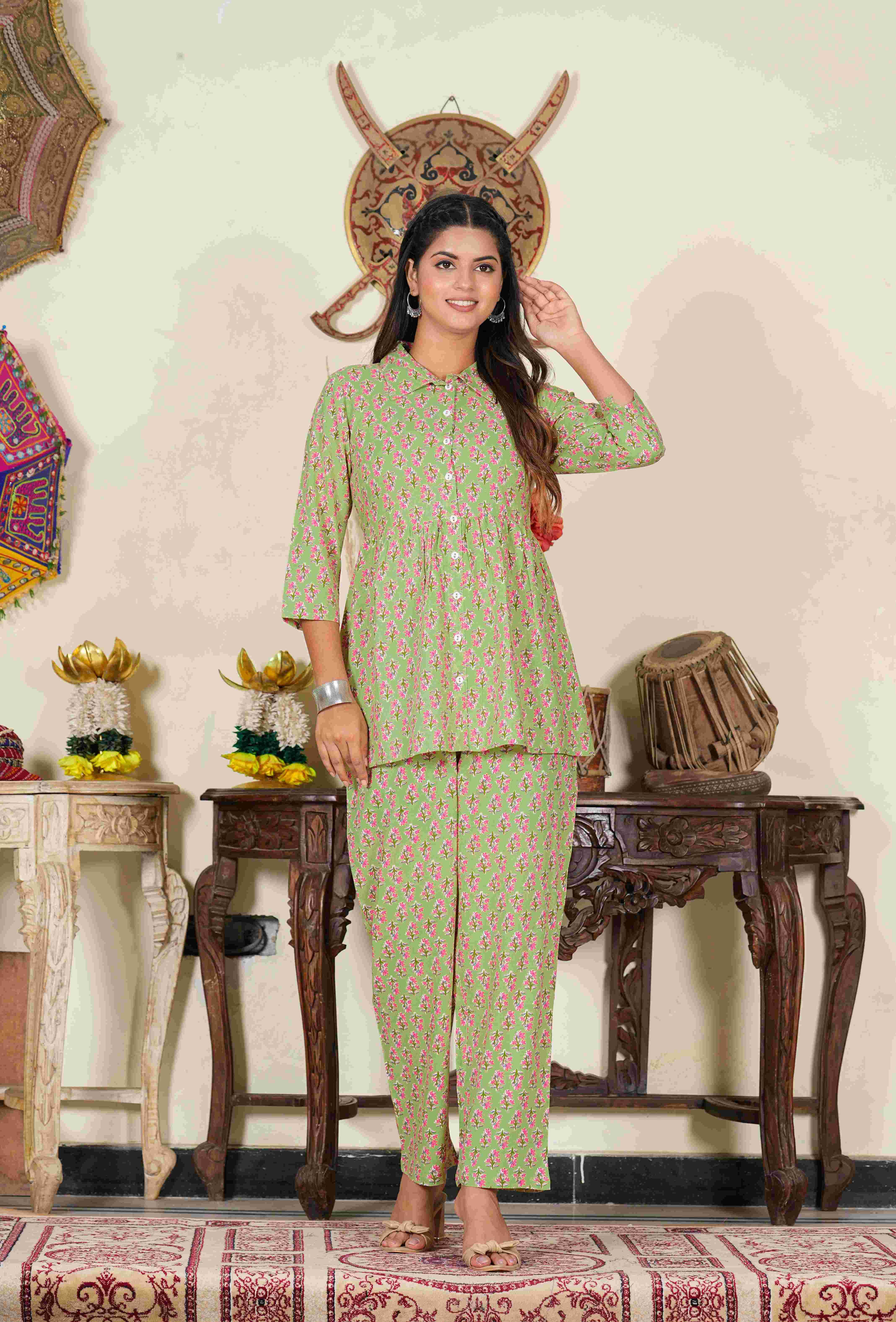     			Yash Gallery Rayon Printed Shirt Style Women's Kurti - Green ( Pack of 1 )
