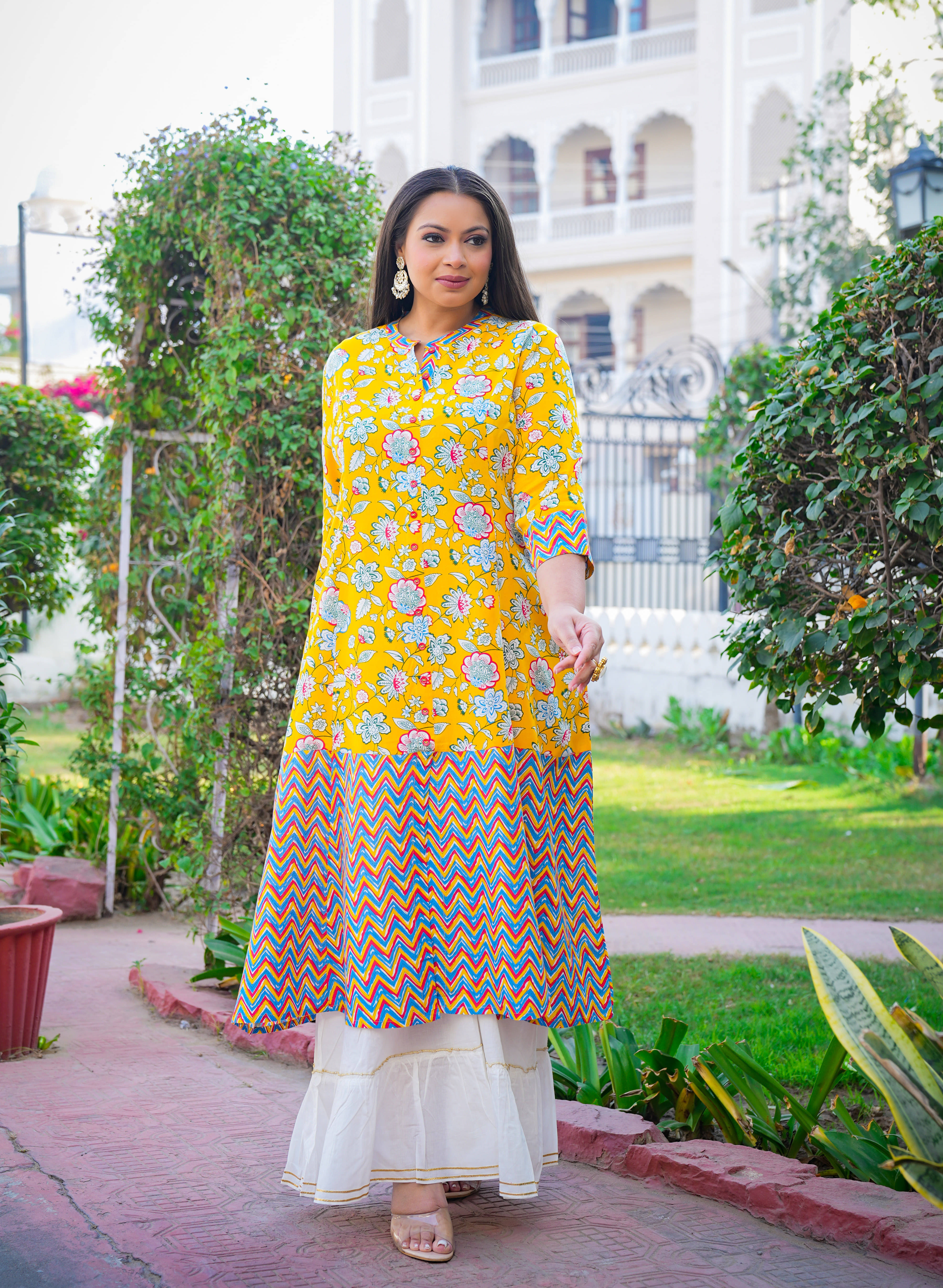     			Akiko Rayon Printed A-line Women's Kurti - Yellow ( Pack of 1 )