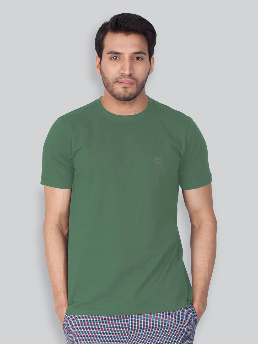 Lux Nitro Cotton Blend Regular Fit Solid Half Sleeves Men's Round T-Shirt - Green ( Pack of 1 ) Lux Nitro Cotton Blend Regular Fit Solid Half Sleeves Men's Round T-Shirt - Green ( Pack of 1 )