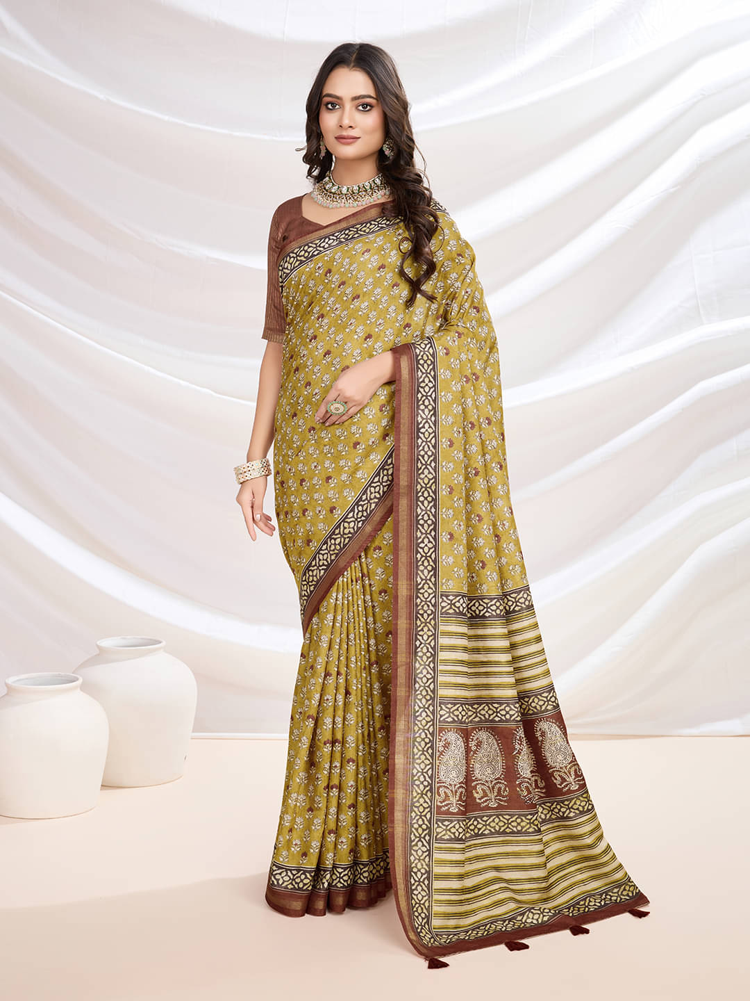 Rekha Maniyar Cotton Blend Printed Saree With Unstitched Blouse Piece ( Yellow ) Rekha Maniyar Cotton Blend Printed Saree With Unstitched Blouse Piece ( Yellow )
