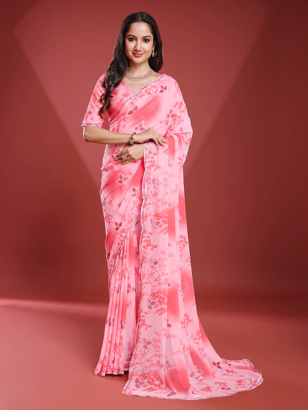 Rekha Maniyar Georgette Printed Saree With Unstitched Blouse Piece ( Pink ) Rekha Maniyar Georgette Printed Saree With Unstitched Blouse Piece ( Pink )