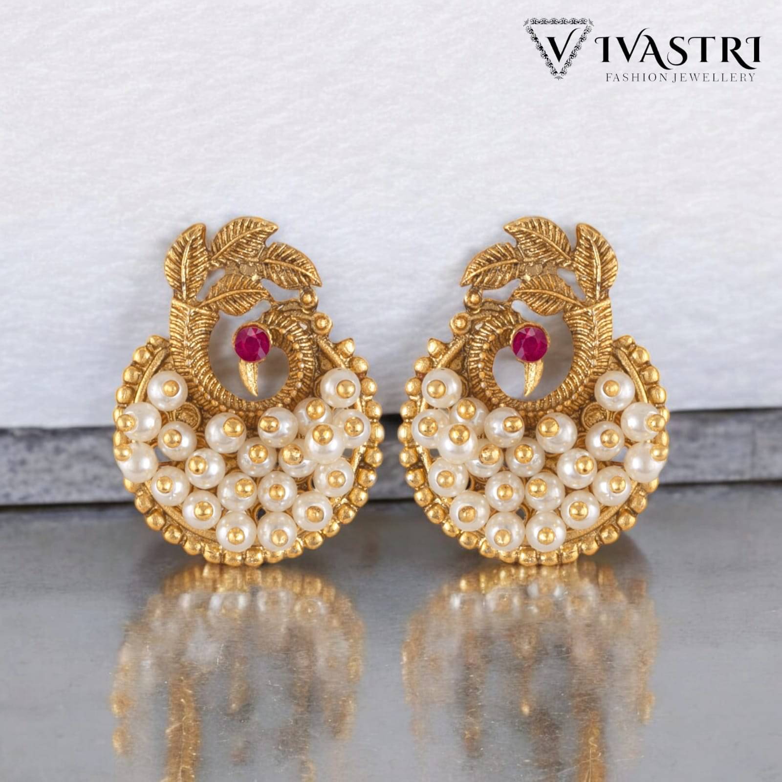     			VIVASTRI Red Stud Earrings ( Pack of 1 )