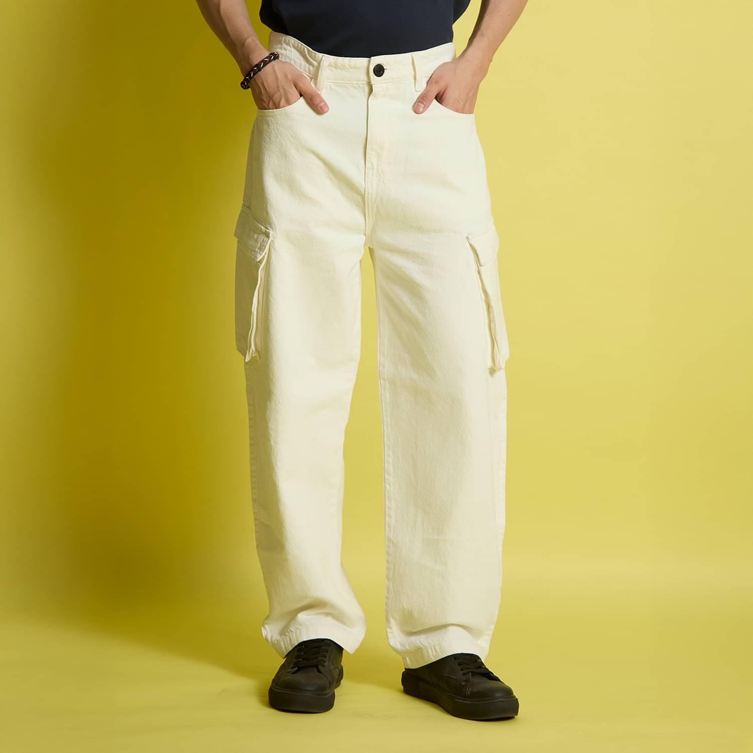 Bene Kleed Men Pure Cotton Clean Look Mid-Rise Baggy Cargo Jeans Bene Kleed Men Pure Cotton Clean Look Mid-Rise Baggy Cargo Jeans