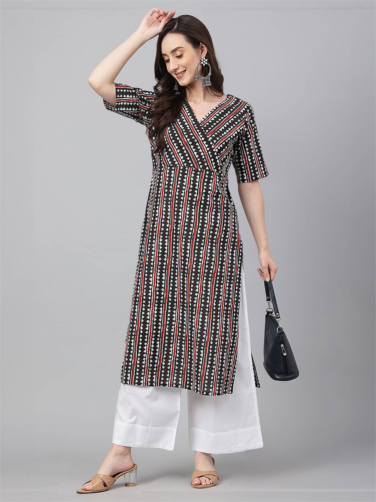 Janasya Cotton Printed Straight Women's Kurti - Black ( Pack of 1 ) Janasya Cotton Printed Straight Women's Kurti - Black ( Pack of 1 )
