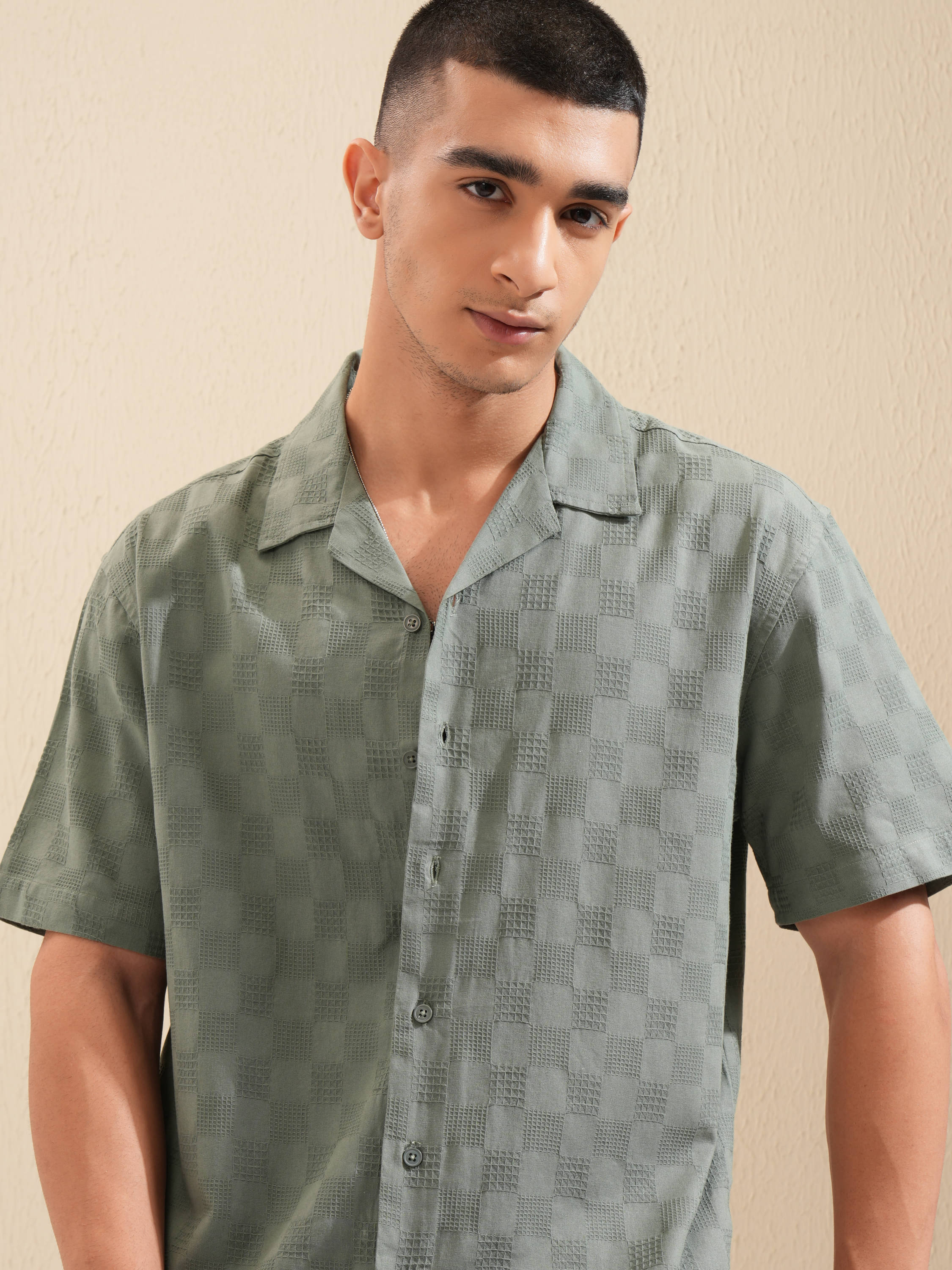     			Highlander 100% Cotton Relaxed Fit Self Design Half Sleeves Men's Casual Shirt - Green ( Pack of 1 )