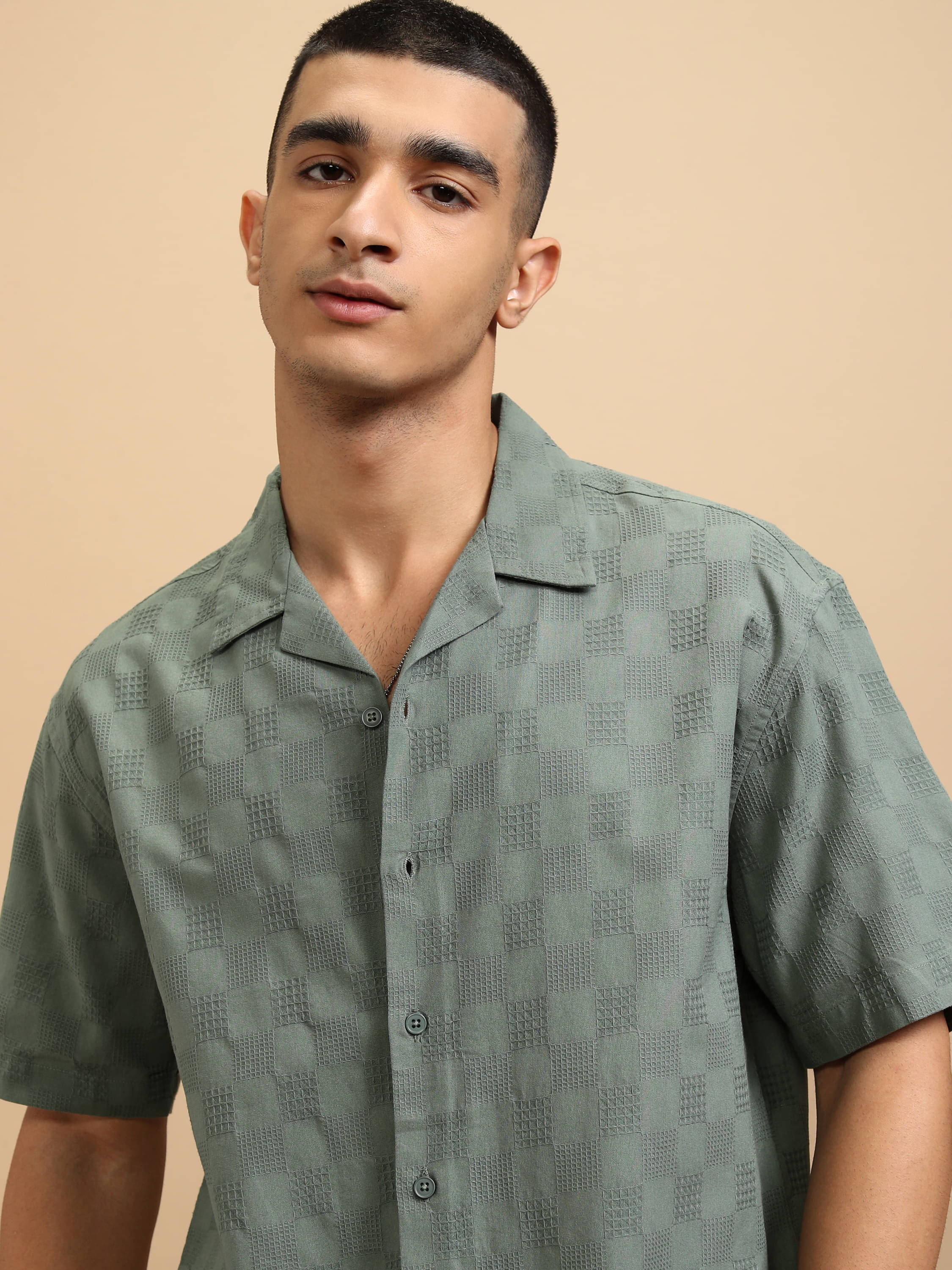     			Highlander 100% Cotton Relaxed Fit Self Design Half Sleeves Men's Casual Shirt - Green ( Pack of 1 )