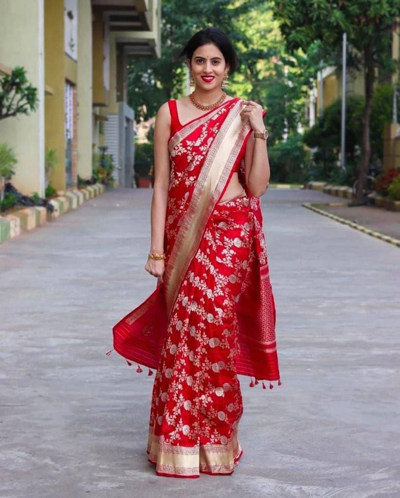 THE PRIVATE LABLE Silk Blend Printed Banarasi saree With Unstitched Blouse Piece ( Red ) THE PRIVATE LABLE Silk Blend Printed Banarasi saree With Unstitched Blouse Piece ( Red )