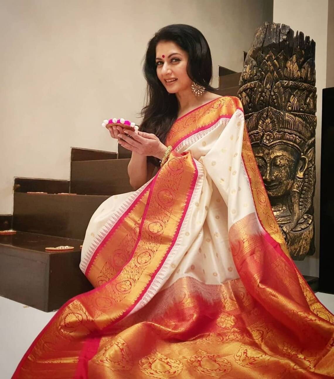 THE PRIVATE LABLE Silk Blend Printed Banarasi saree With Unstitched Blouse Piece ( White ) THE PRIVATE LABLE Silk Blend Printed Banarasi saree With Unstitched Blouse Piece ( White )