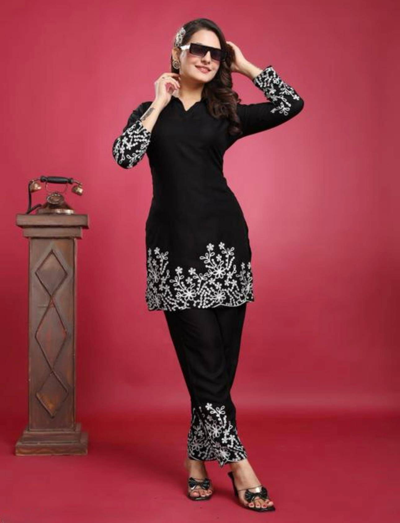     			TUHIRAJ Women Embroidered Top With Trousers Co-Ord Set ( Black )