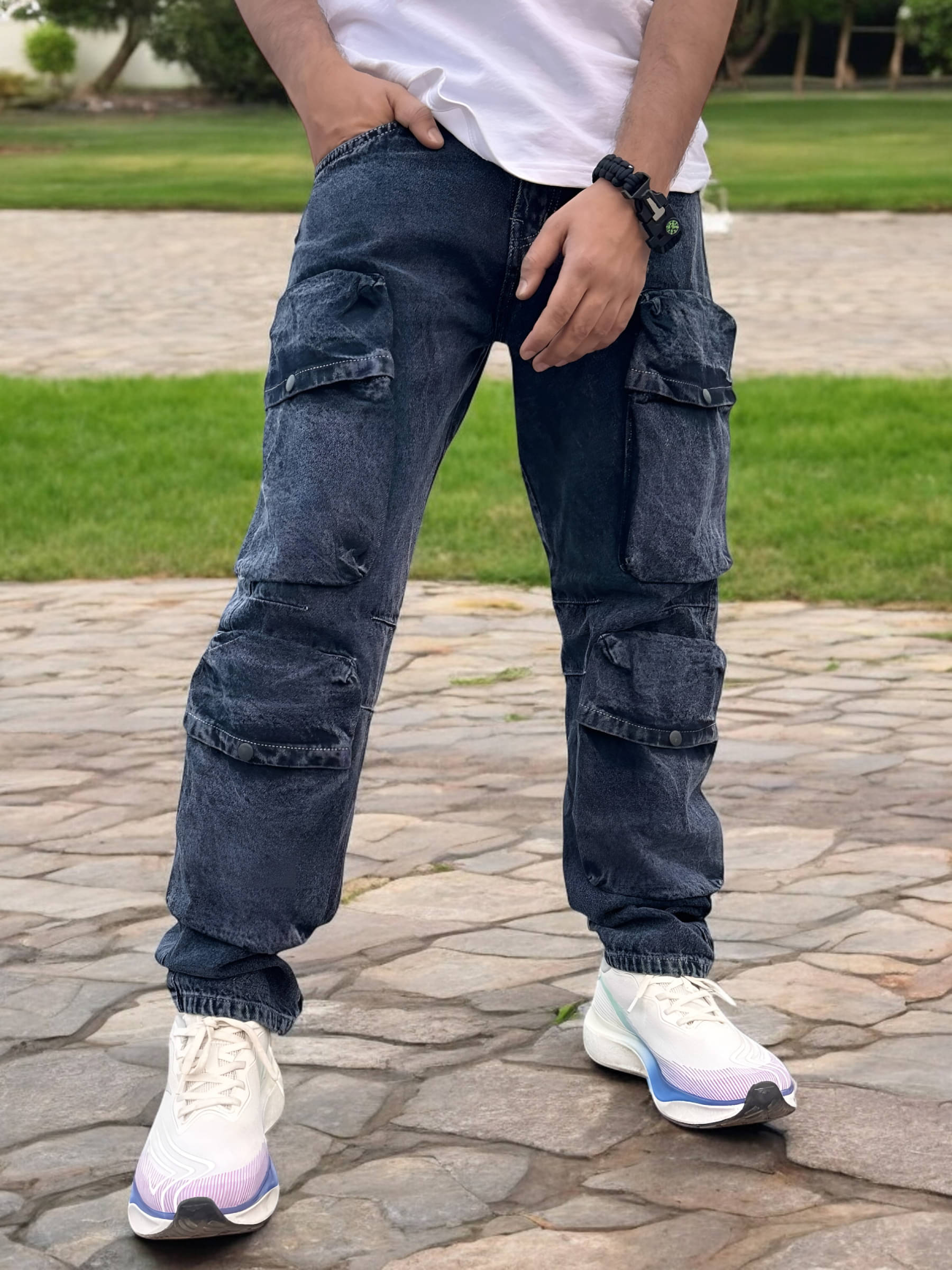     			moveflair Faded Men's Jeans - Black ( Pack of 1 )