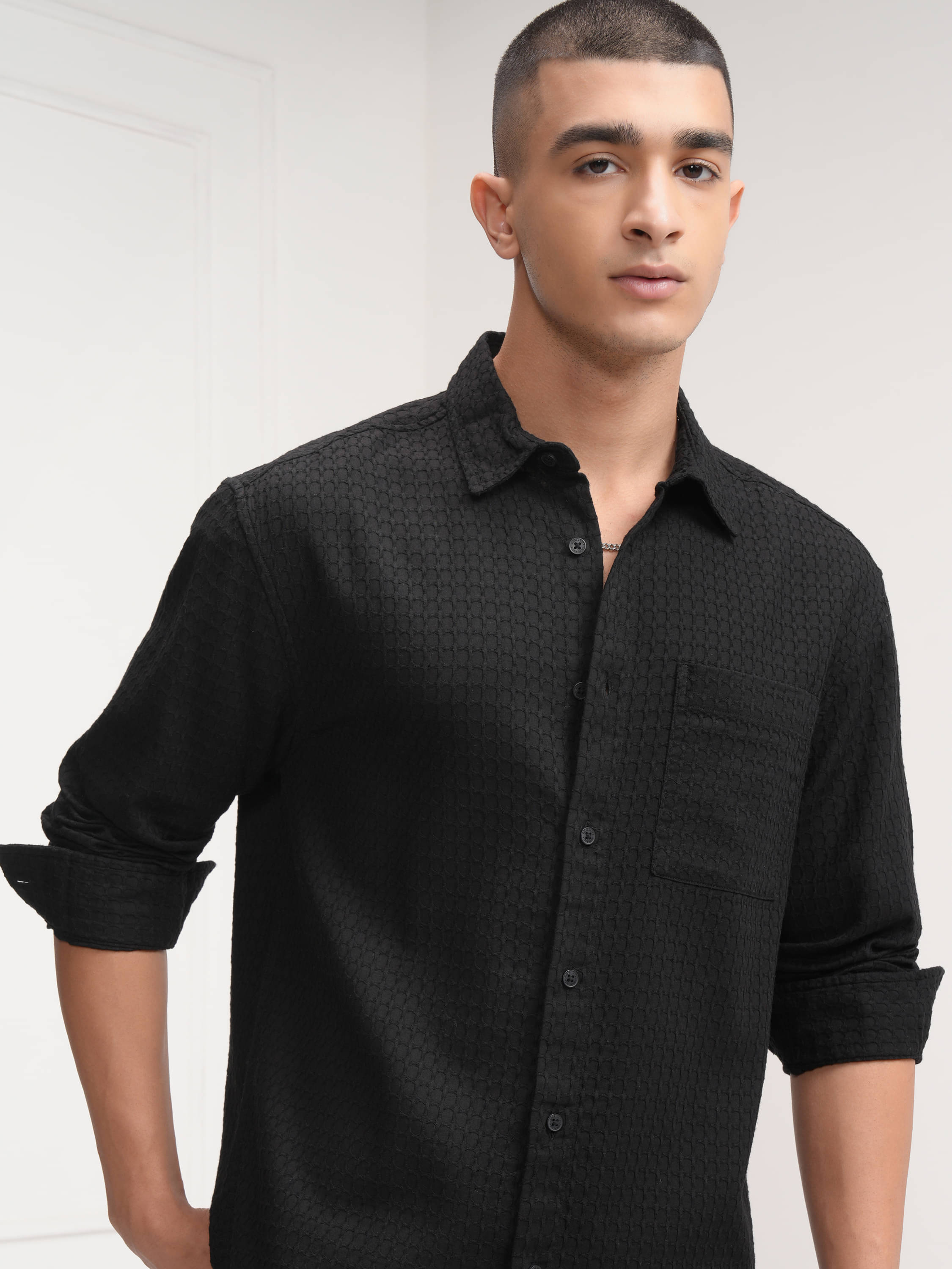     			Highlander 100% Cotton Relaxed Fit Self Design Full Sleeves Men's Casual Shirt - Black ( Pack of 1 )