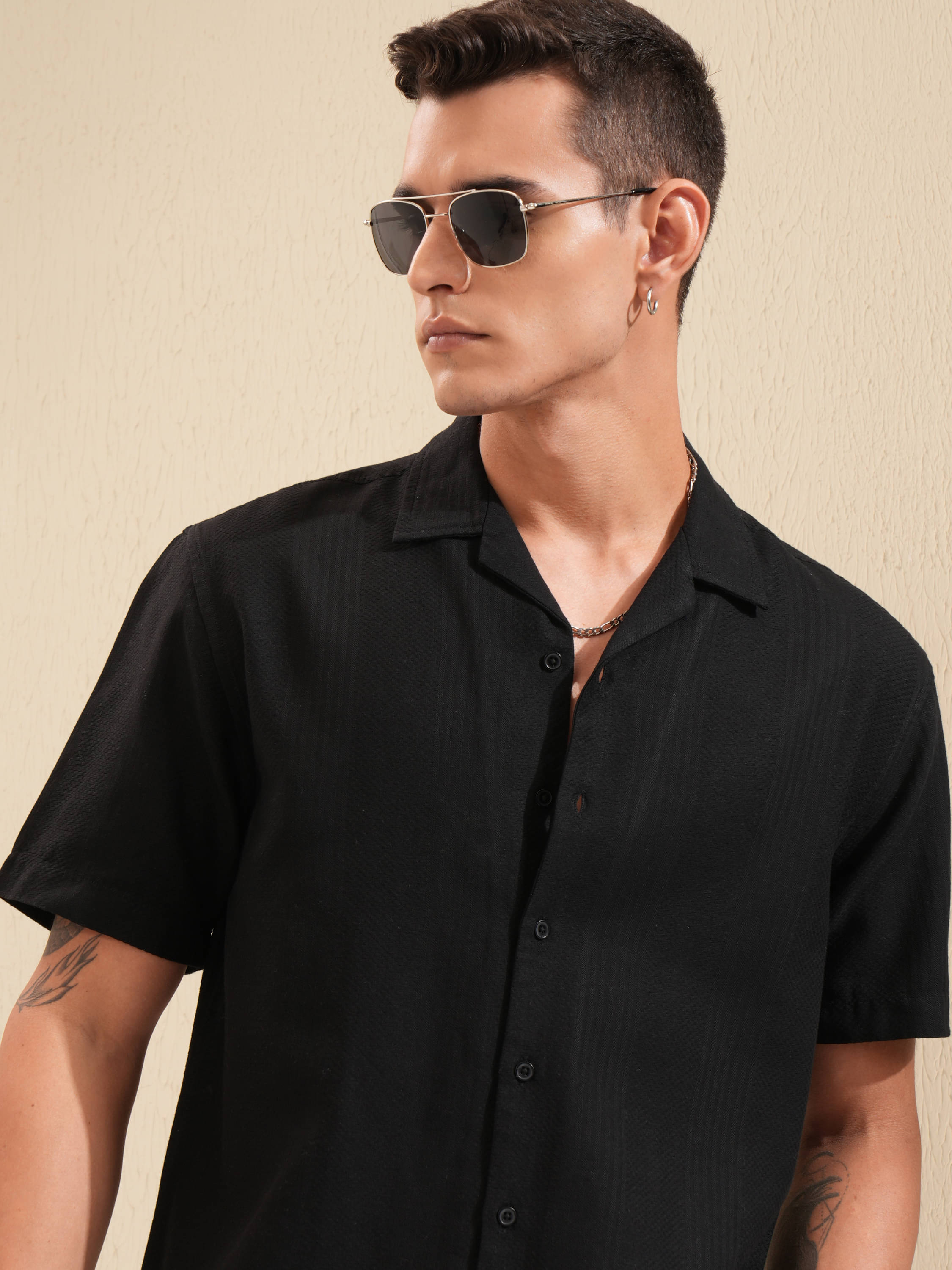     			Highlander 100% Cotton Relaxed Fit Self Design Half Sleeves Men's Casual Shirt - Black ( Pack of 1 )