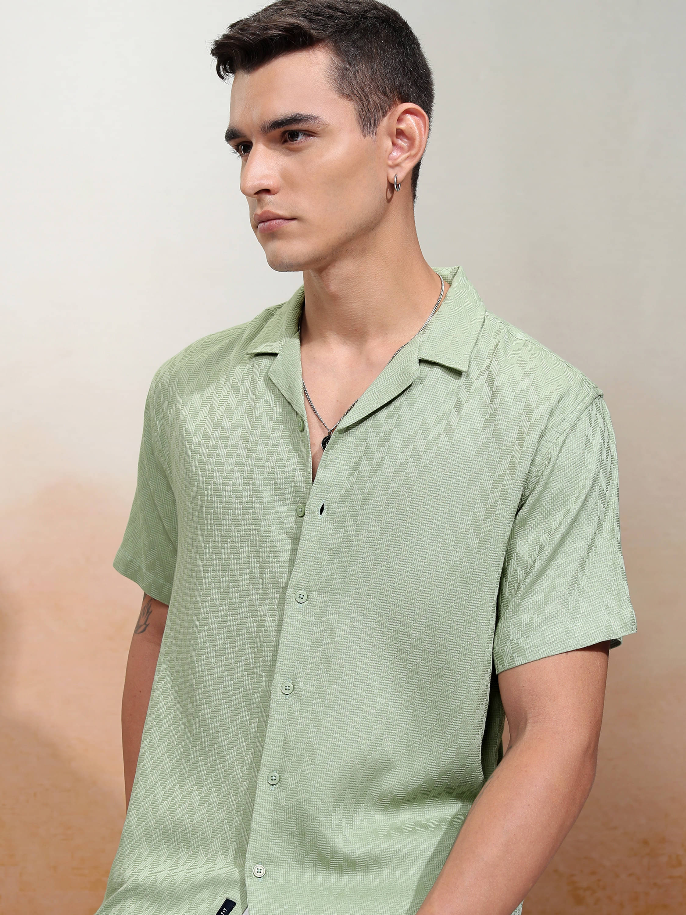     			Highlander 100% Cotton Relaxed Fit Self Design Half Sleeves Men's Casual Shirt - Green ( Pack of 1 )