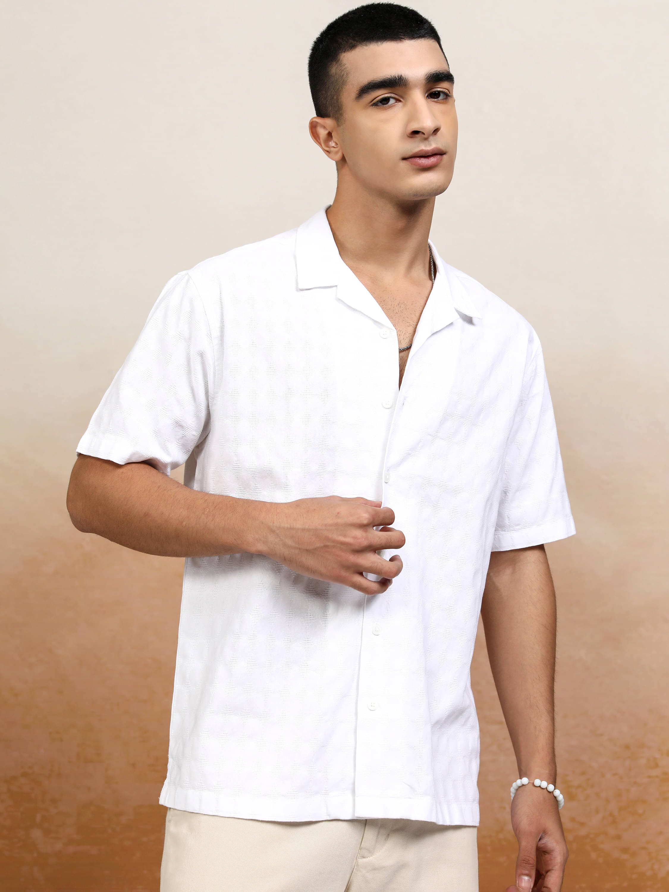     			Highlander 100% Cotton Relaxed Fit Self Design Half Sleeves Men's Casual Shirt - White ( Pack of 1 )