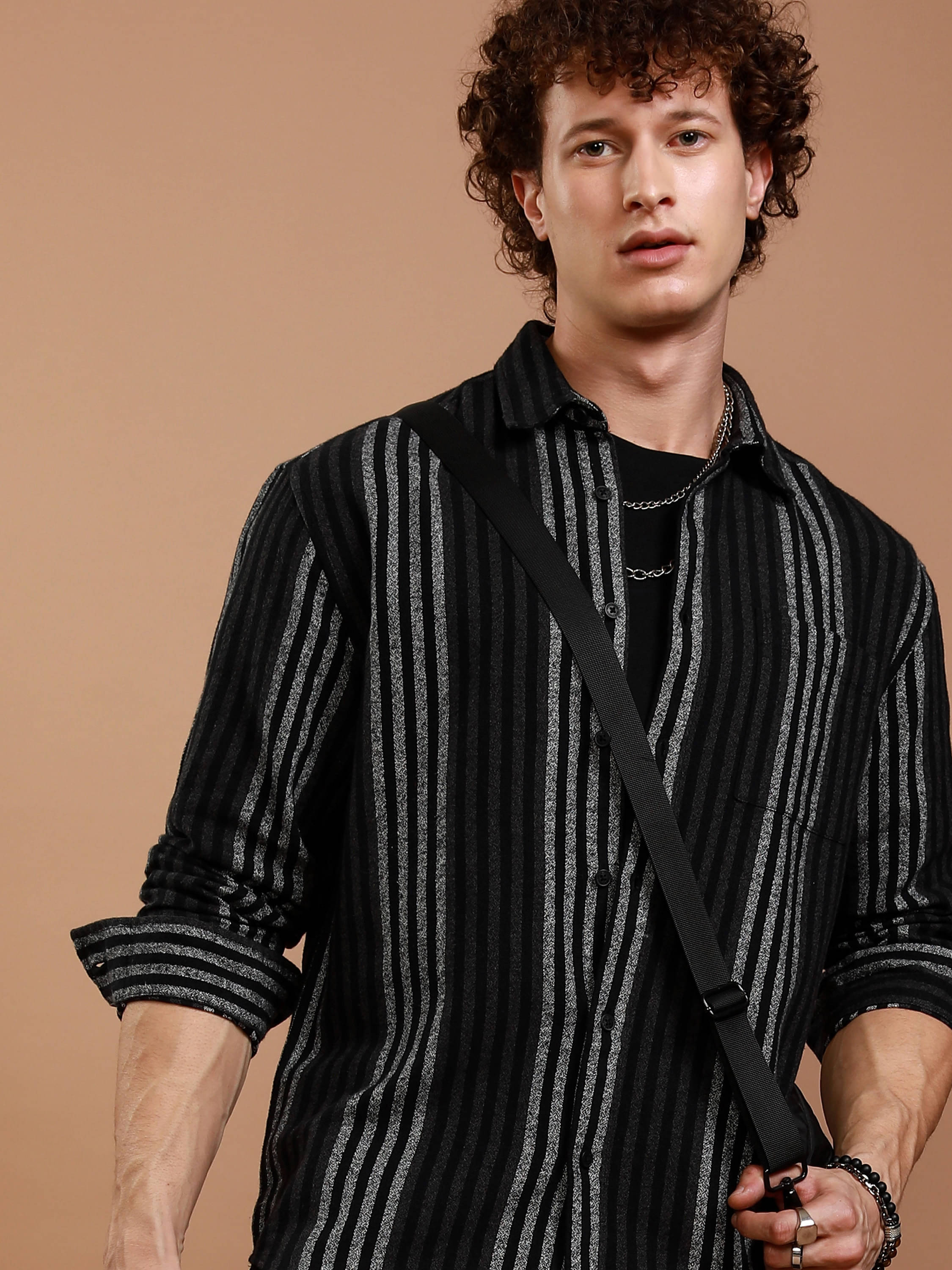     			Highlander 100% Cotton Relaxed Fit Striped Full Sleeves Men's Casual Shirt - Black ( Pack of 1 )