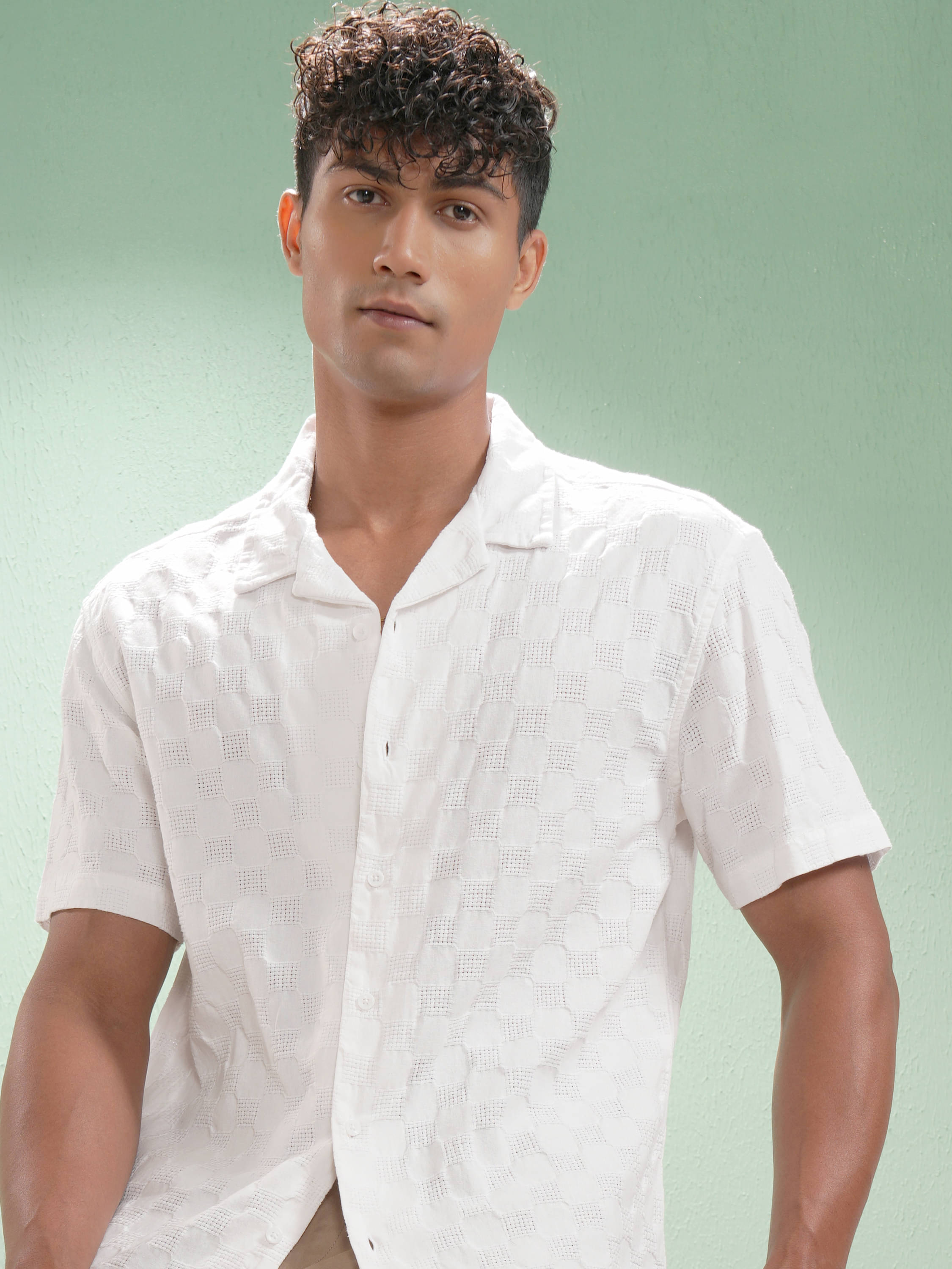     			Highlander 100% Cotton Relaxed Fit Self Design Half Sleeves Men's Casual Shirt - White ( Pack of 1 )