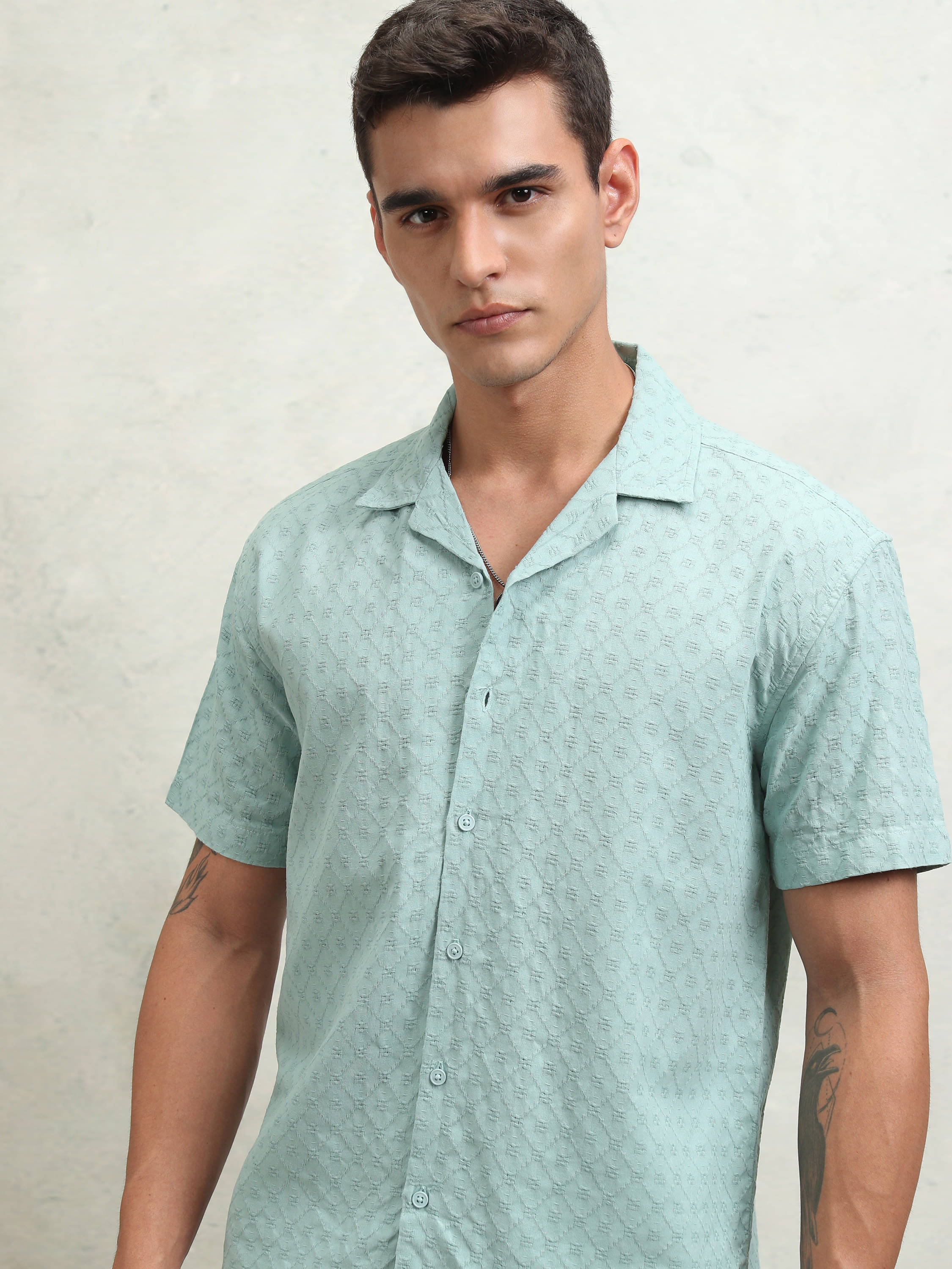     			Highlander 100% Cotton Relaxed Fit Self Design Half Sleeves Men's Casual Shirt - Green ( Pack of 1 )