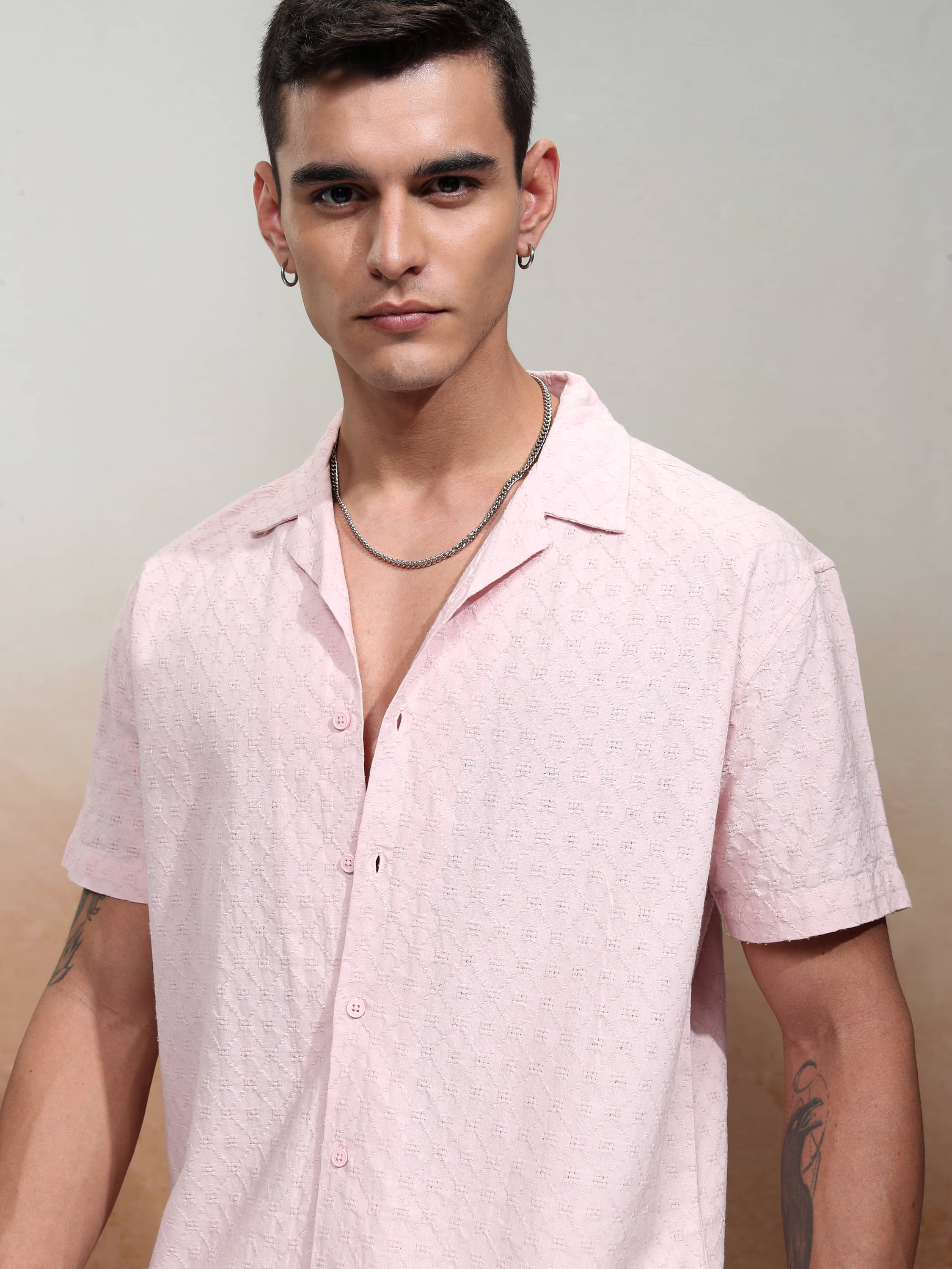     			Highlander 100% Cotton Relaxed Fit Self Design Half Sleeves Men's Casual Shirt - Pink ( Pack of 1 )