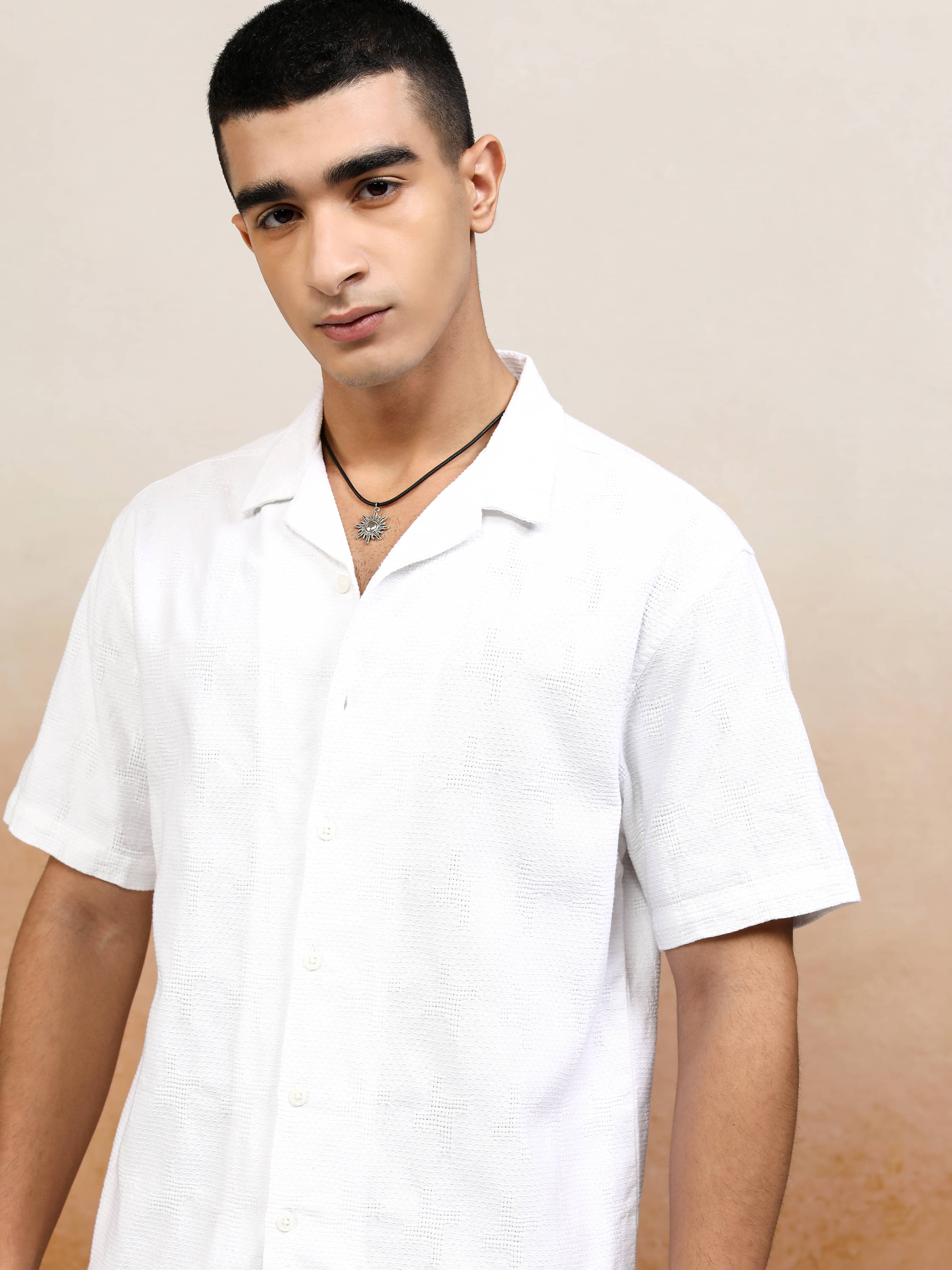     			Highlander 100% Cotton Relaxed Fit Self Design Half Sleeves Men's Casual Shirt - White ( Pack of 1 )