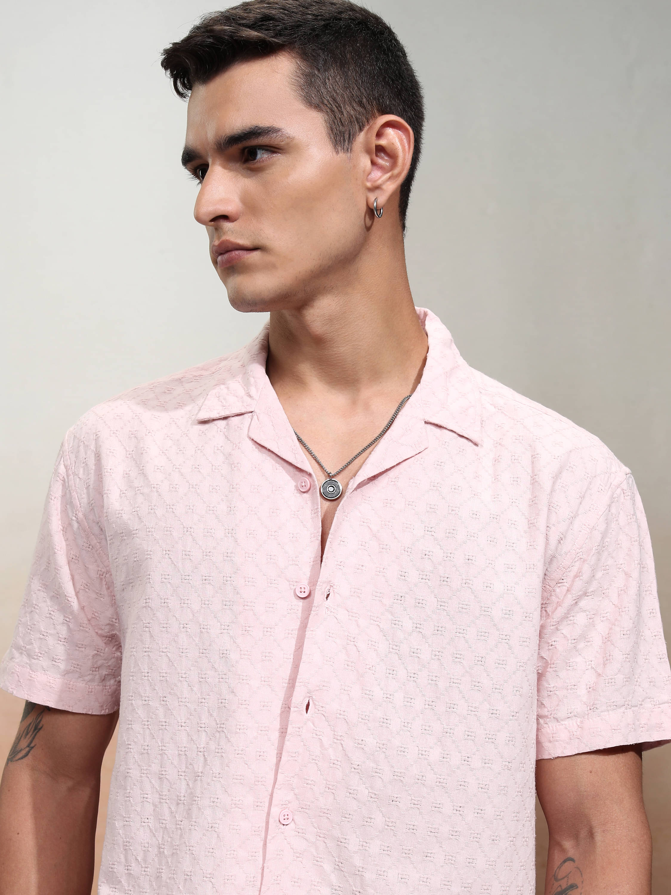     			Highlander 100% Cotton Relaxed Fit Self Design Half Sleeves Men's Casual Shirt - Pink ( Pack of 1 )