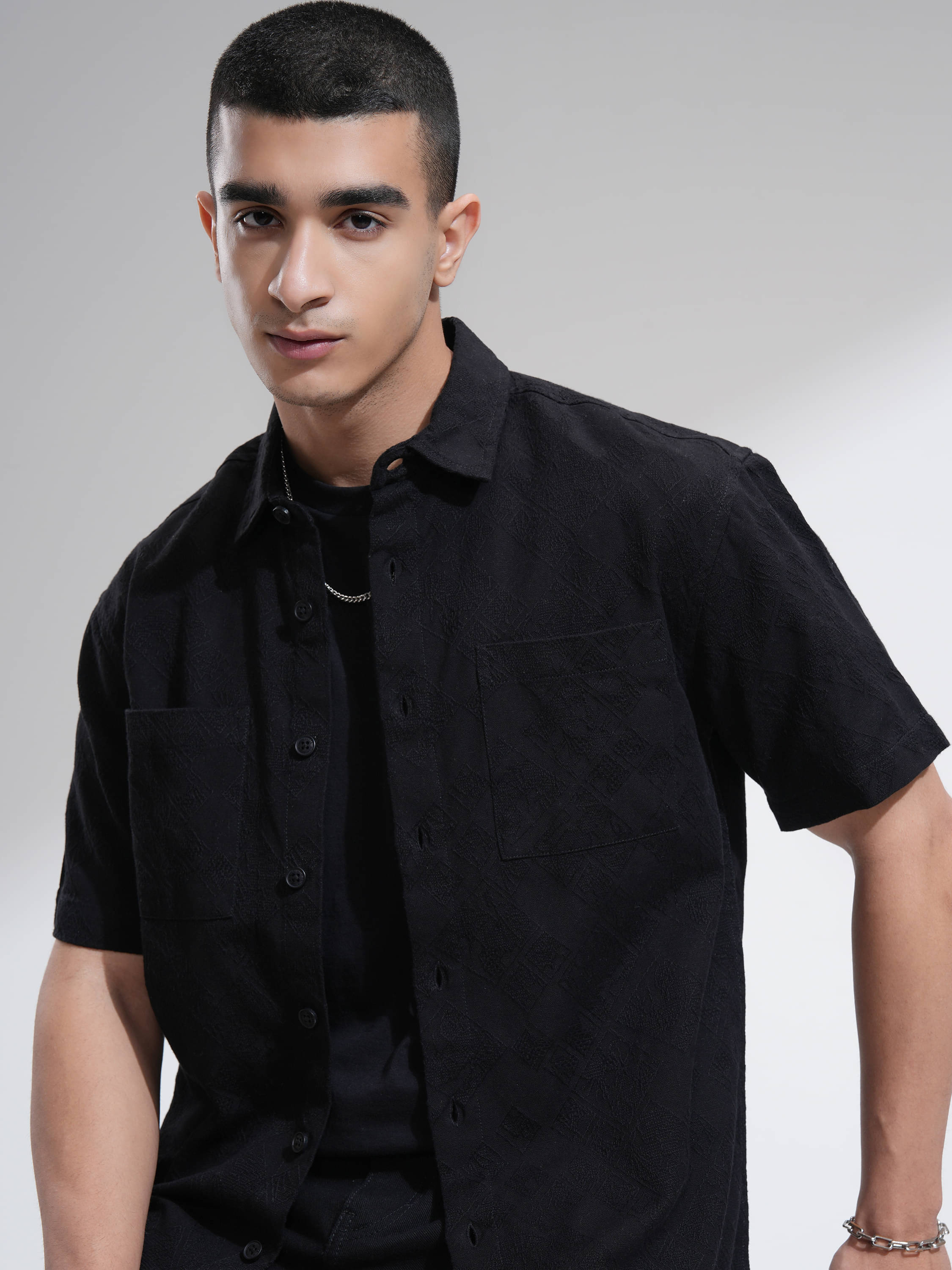     			Highlander 100% Cotton Relaxed Fit Self Design Half Sleeves Men's Casual Shirt - Black ( Pack of 1 )