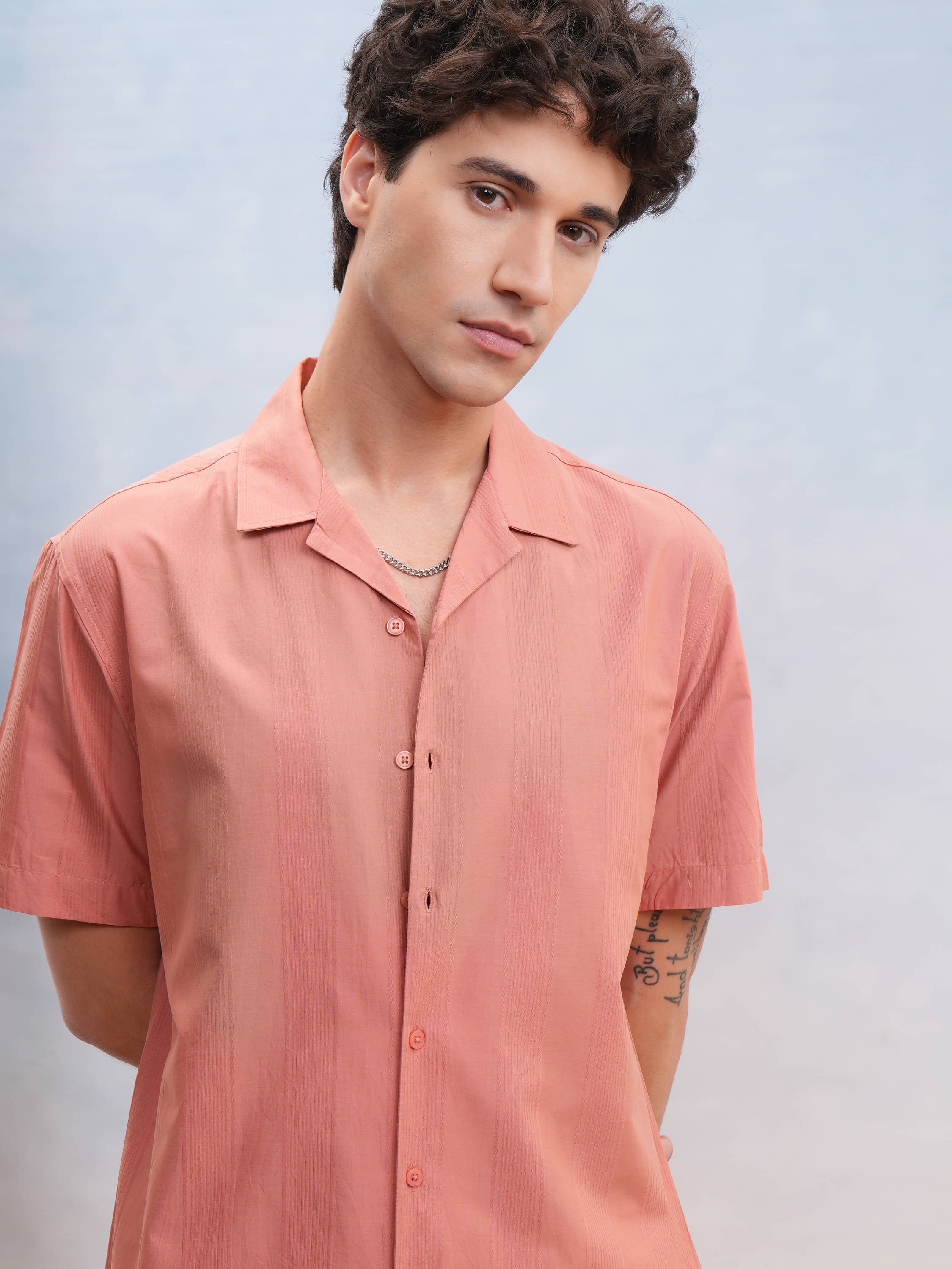     			Highlander 100% Cotton Relaxed Fit Self Design Half Sleeves Men's Casual Shirt - Pink ( Pack of 1 )