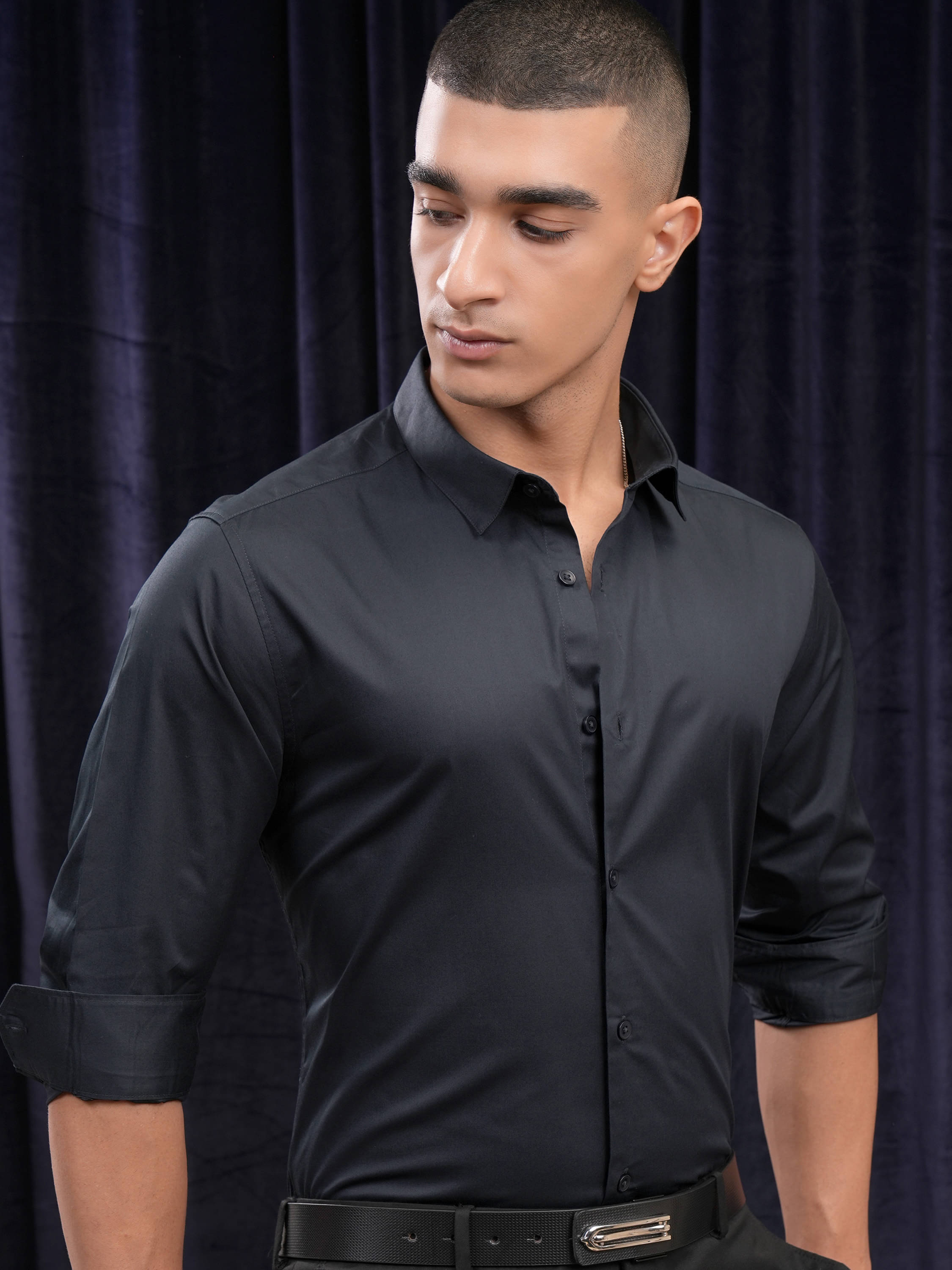 Highlander 100% Cotton Slim Fit Solids Full Sleeves Men's Casual Shirt - Navy Blue ( Pack of 1 )     			Highlander 100% Cotton Slim Fit Solids Full Sleeves Men's Casual Shirt - Navy Blue ( Pack of 1 )