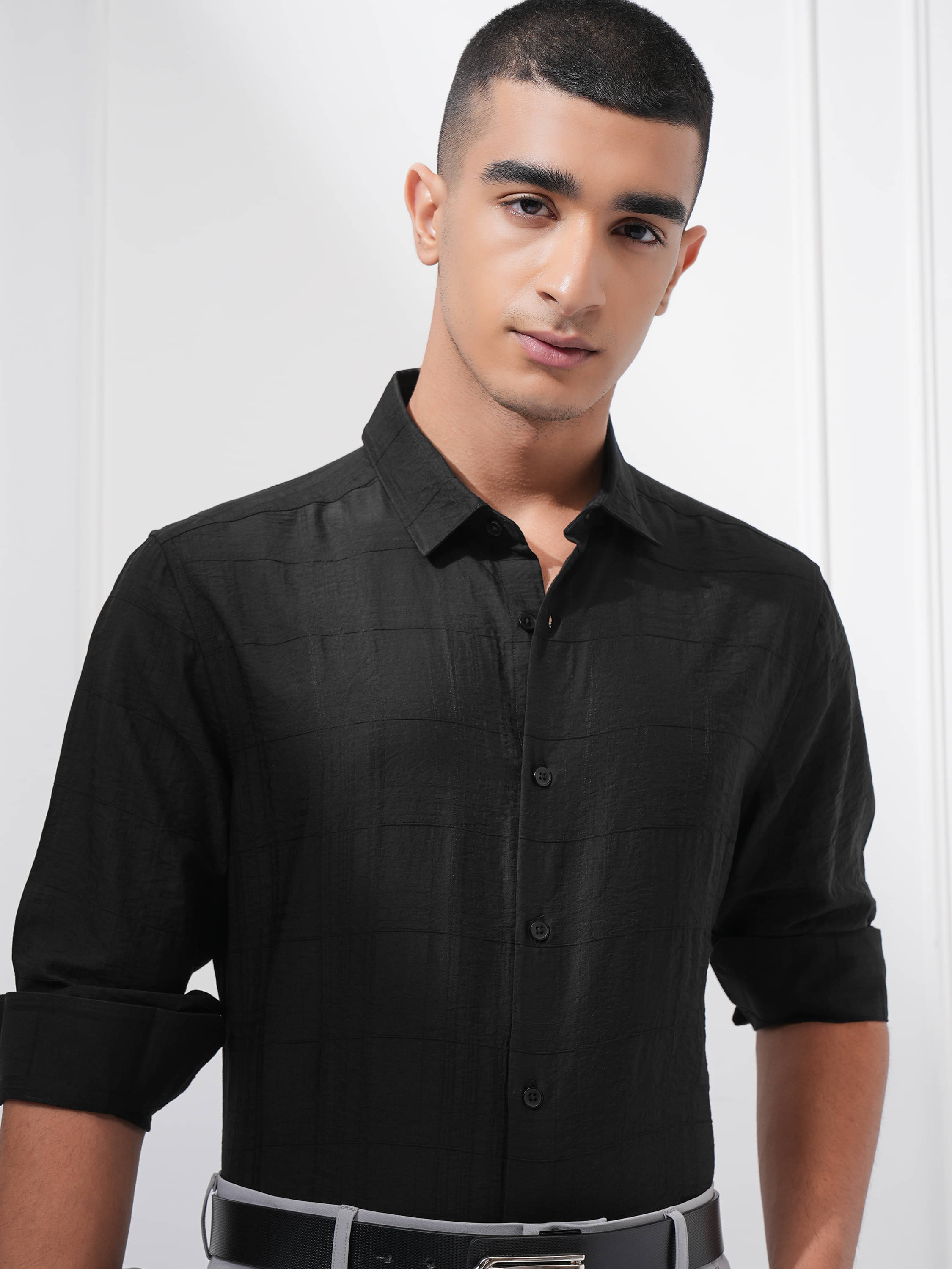     			Highlander 100% Cotton Slim Fit Self Design Full Sleeves Men's Casual Shirt - Black ( Pack of 1 )