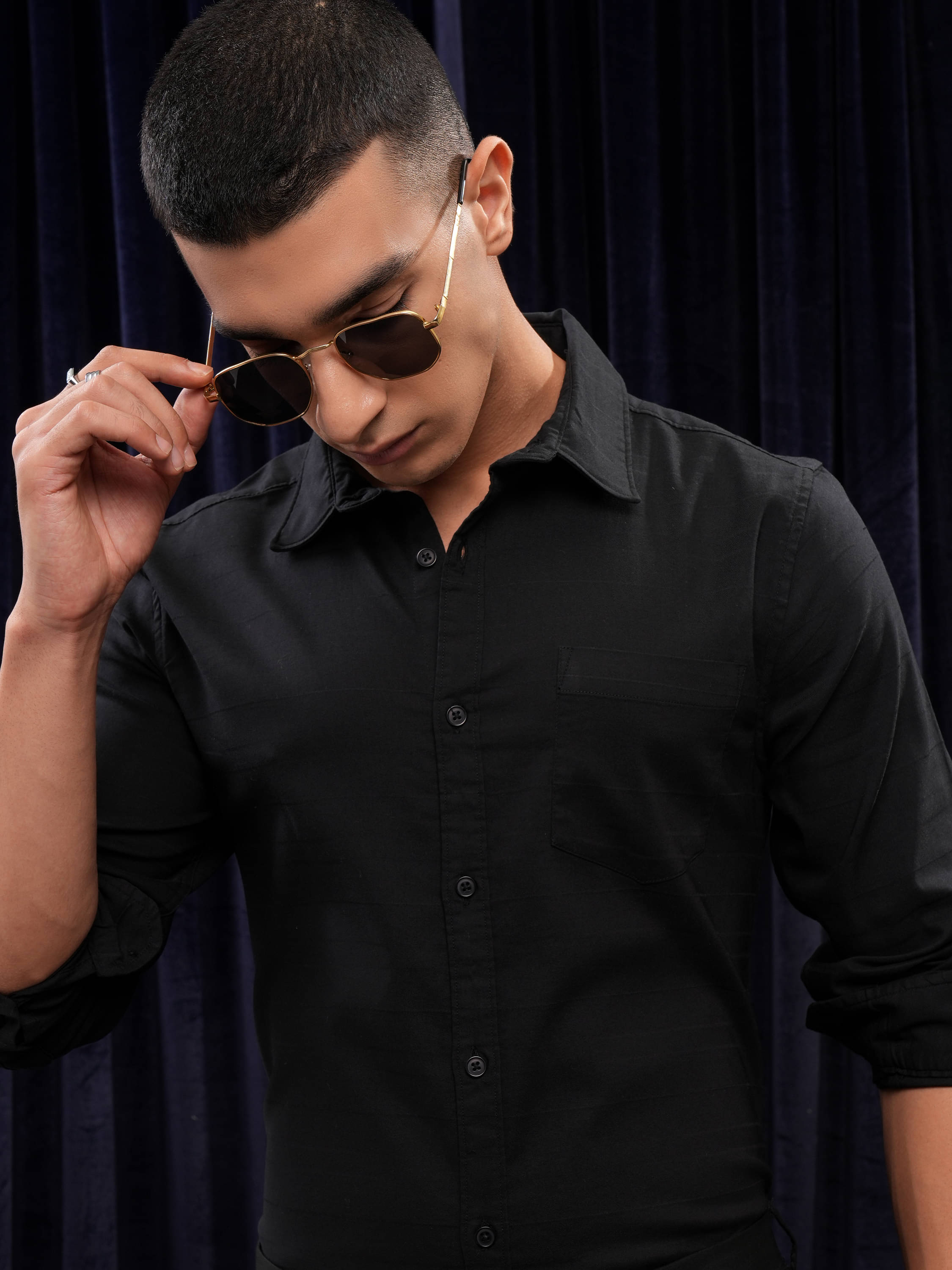     			Highlander Cotton Blend Regular Fit Striped Full Sleeves Men's Casual Shirt - Black ( Pack of 1 )