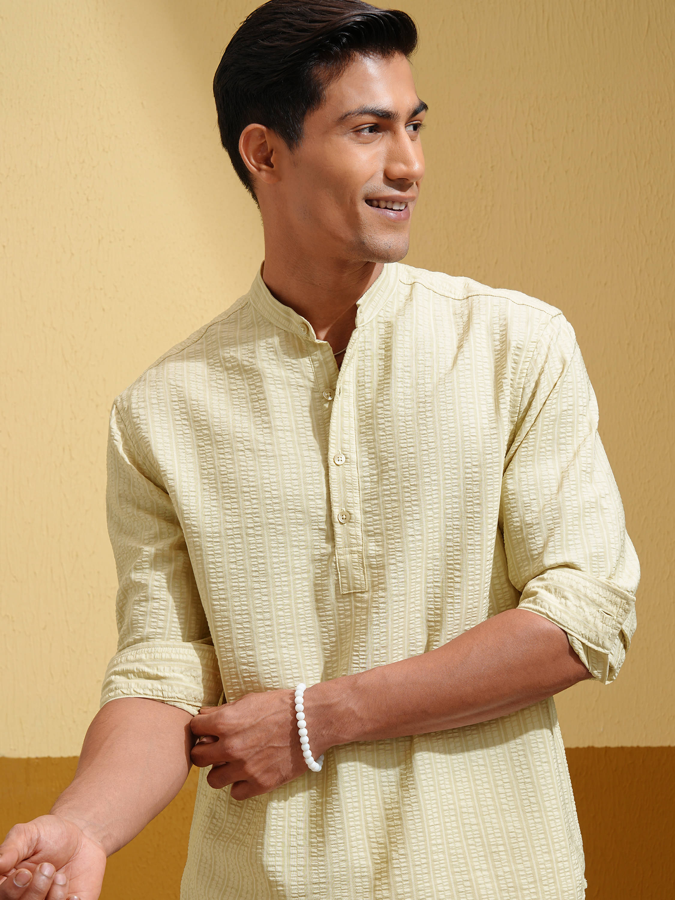     			Highlander Poly Cotton Relaxed Fit Striped Full Sleeves Men's Casual Shirt - Yellow ( Pack of 1 )