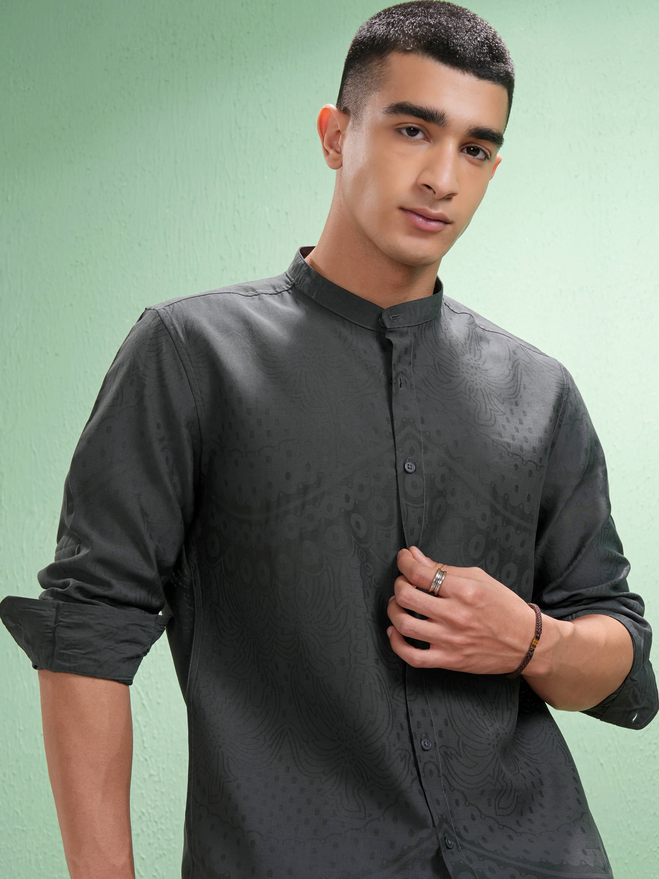     			Highlander Poly Cotton Slim Fit Self Design Full Sleeves Men's Casual Shirt - Grey ( Pack of 1 )