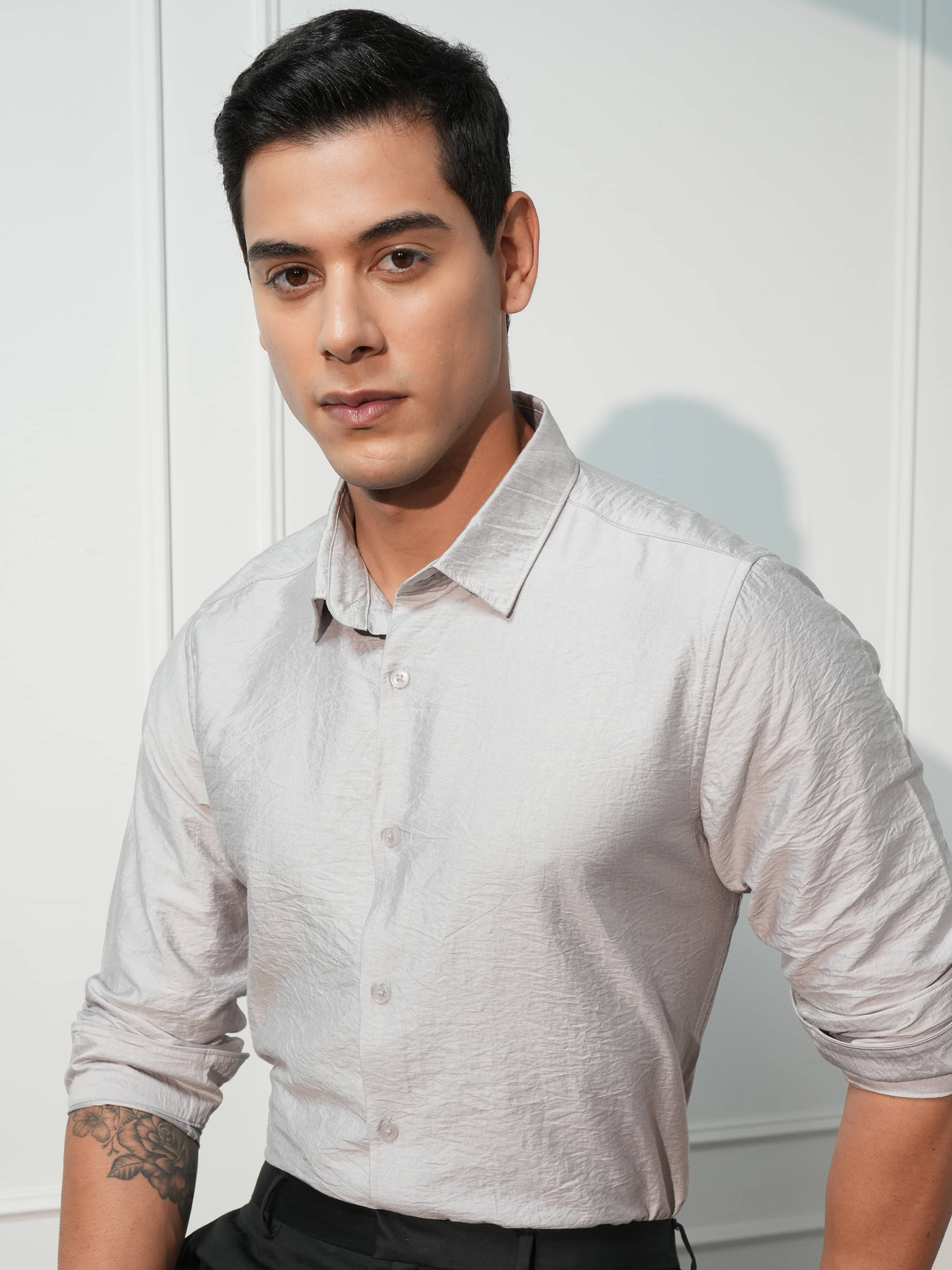     			Highlander Viscose Slim Fit Solids Full Sleeves Men's Casual Shirt - Light Grey ( Pack of 1 )