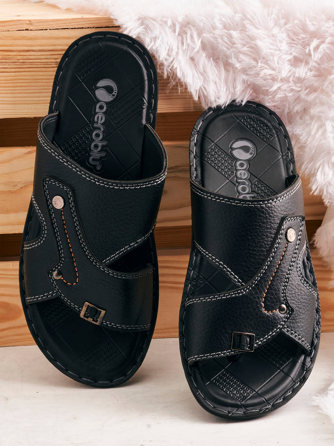     			Aeroblu Footwear Black Men's Daily Slipper