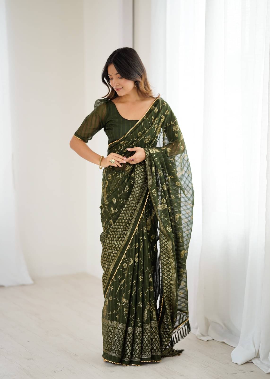 BLEESBURY Georgette Solid Regular Saree With Unstitched Blouse Piece ( Green ) BLEESBURY Georgette Solid Regular Saree With Unstitched Blouse Piece ( Green )