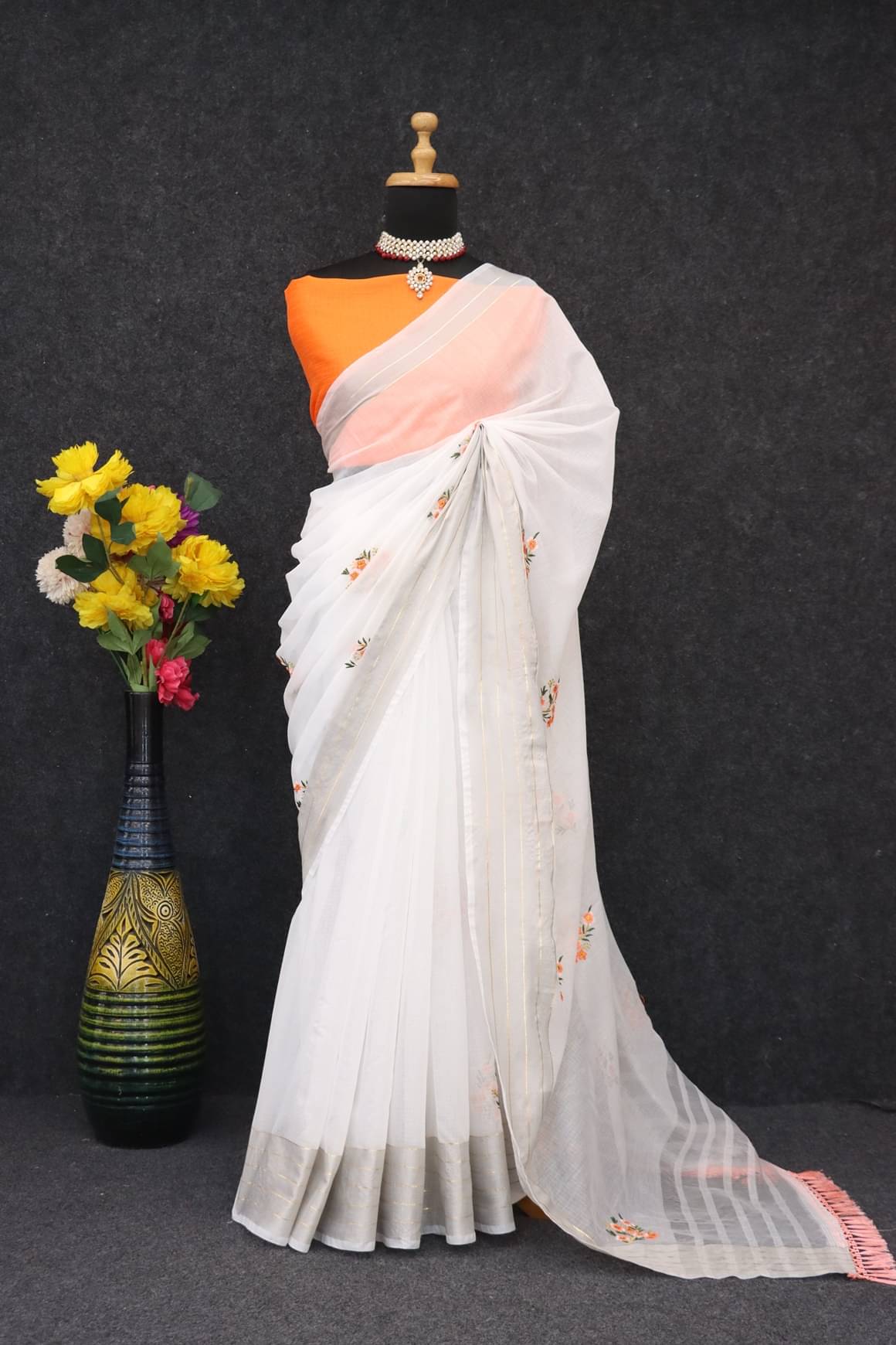     			GENRIC 01 Linen Embroidered Kasavu Saree With Unstitched Blouse Piece ( Orange )
