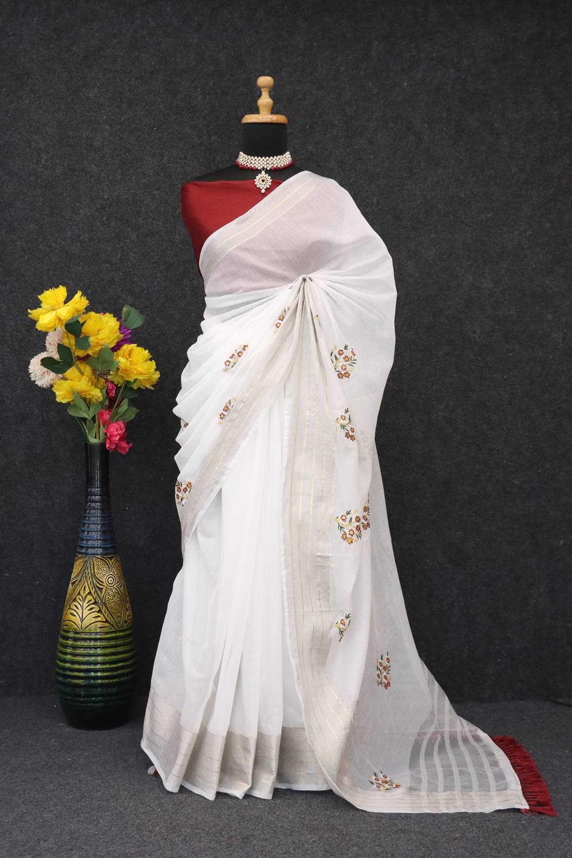     			GENRIC 01 Linen Embroidered Kasavu Saree With Unstitched Blouse Piece ( Maroon )