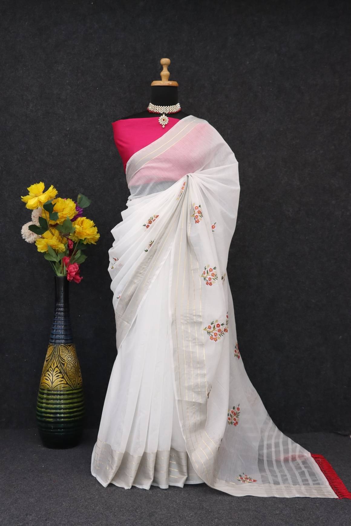     			GENRIC 01 Linen Embroidered Kasavu Saree With Unstitched Blouse Piece ( Rani )