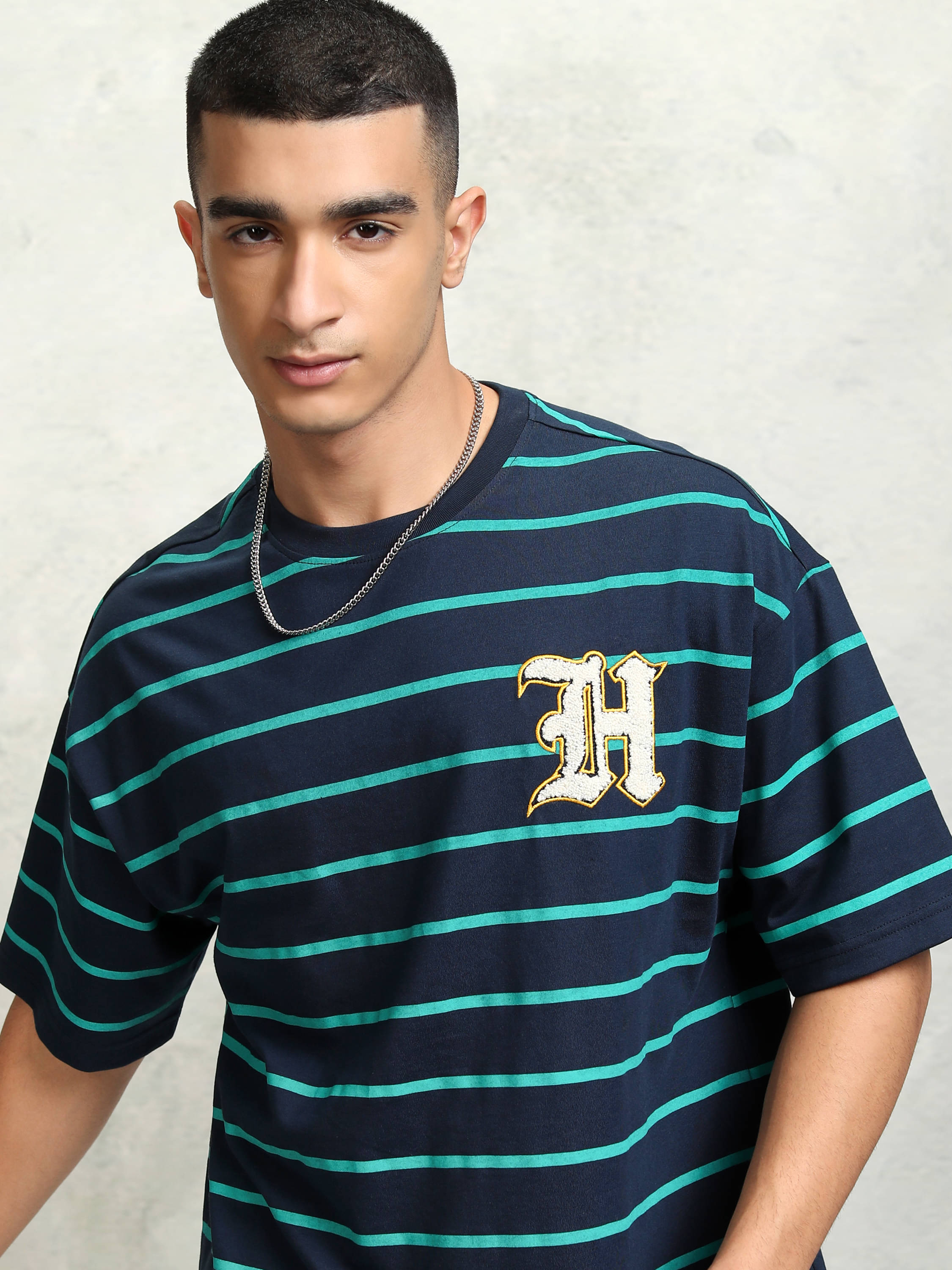     			Highlander Men Cotton Blend Oversized Fit Striped T-Shirt ( Navy Blue )