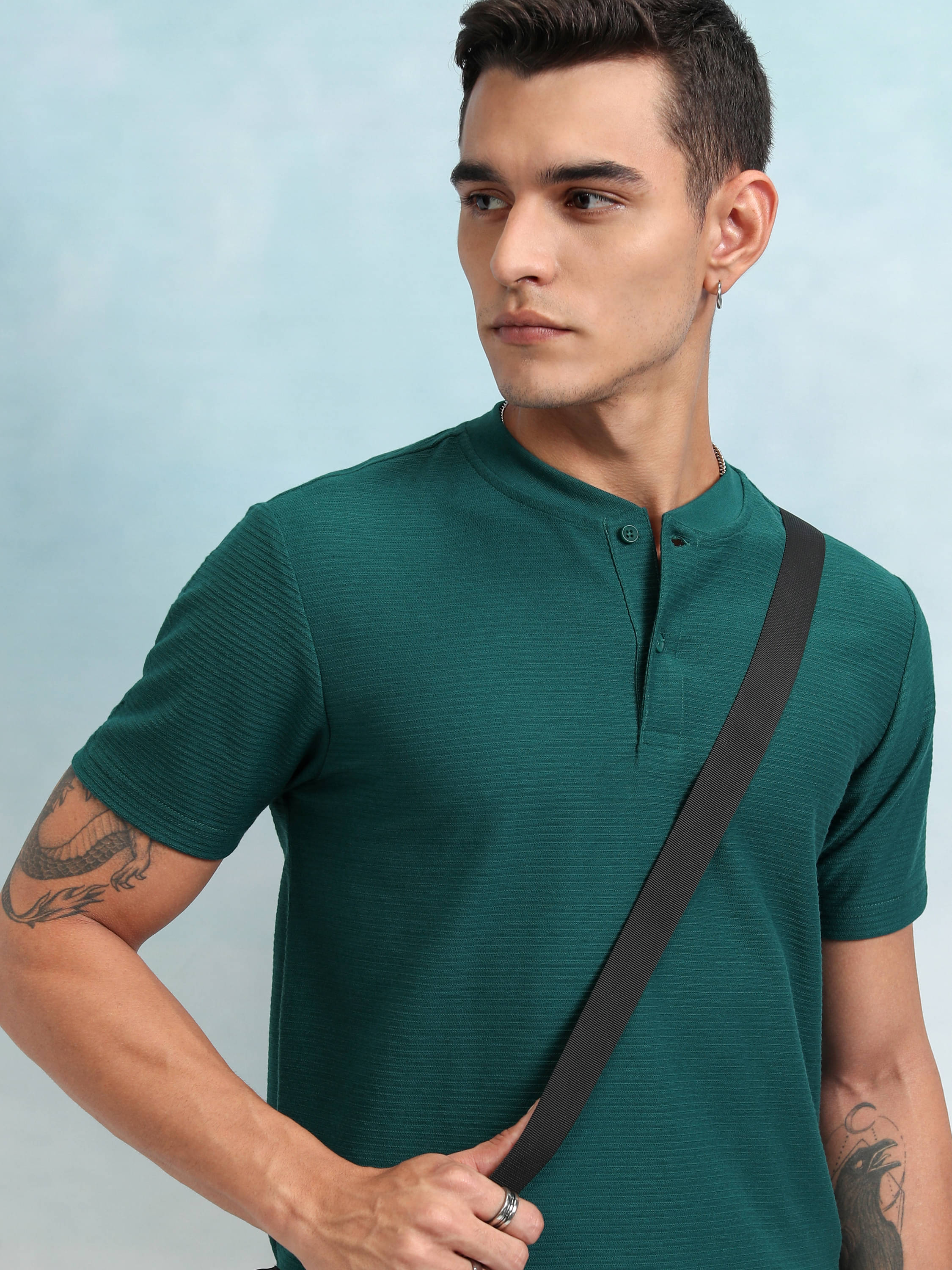     			Highlander Men Cotton Blend Relaxed Fit Self Design T-Shirt ( Teal )