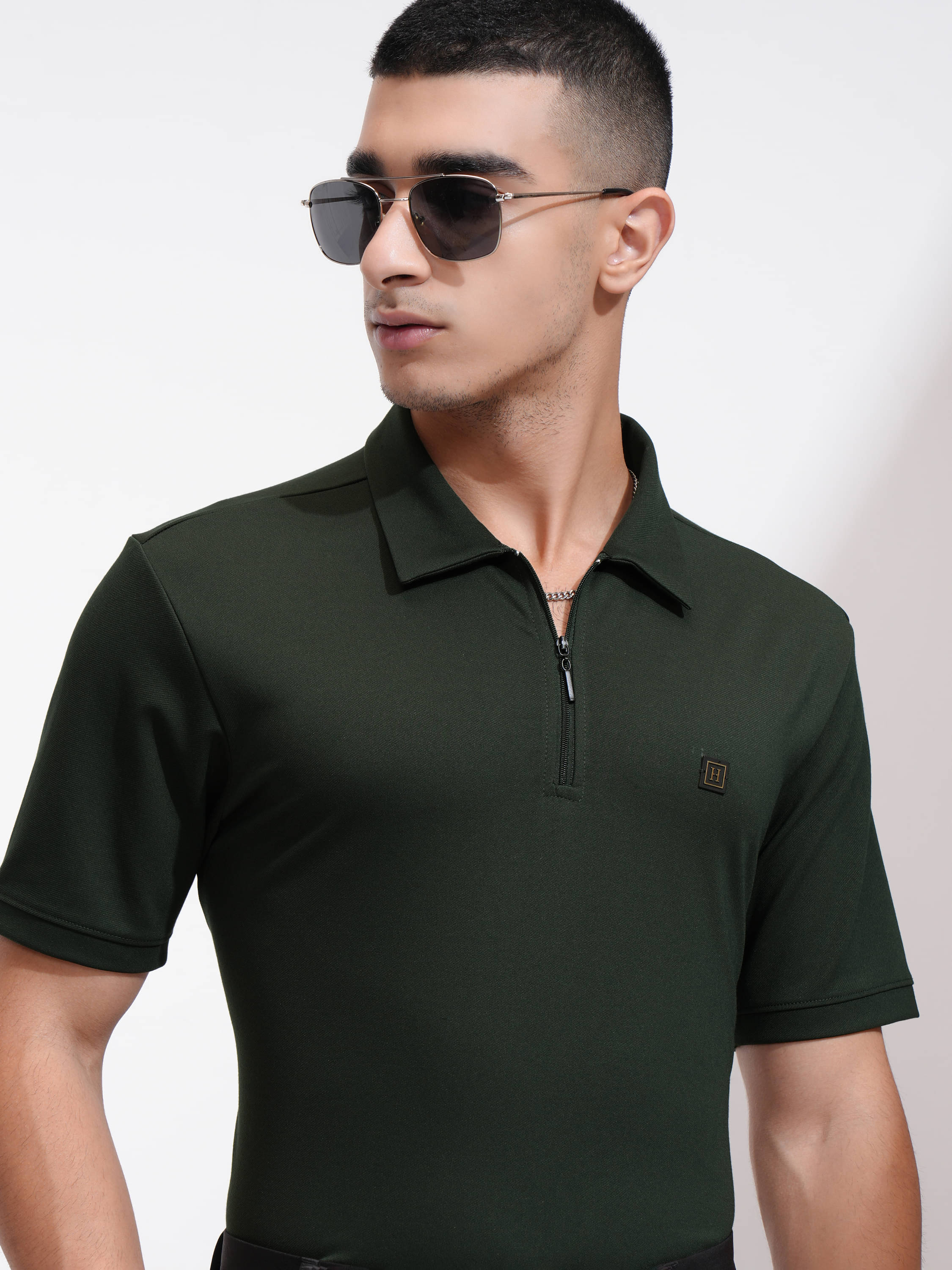     			Highlander Men Polyester Regular Fit Solid Polo T Shirt ( Green )