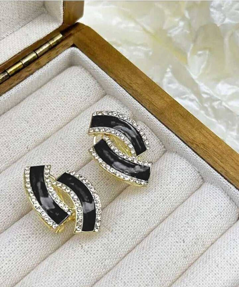     			Lady Raiment Black Stud Earrings ( Pack of 1 )