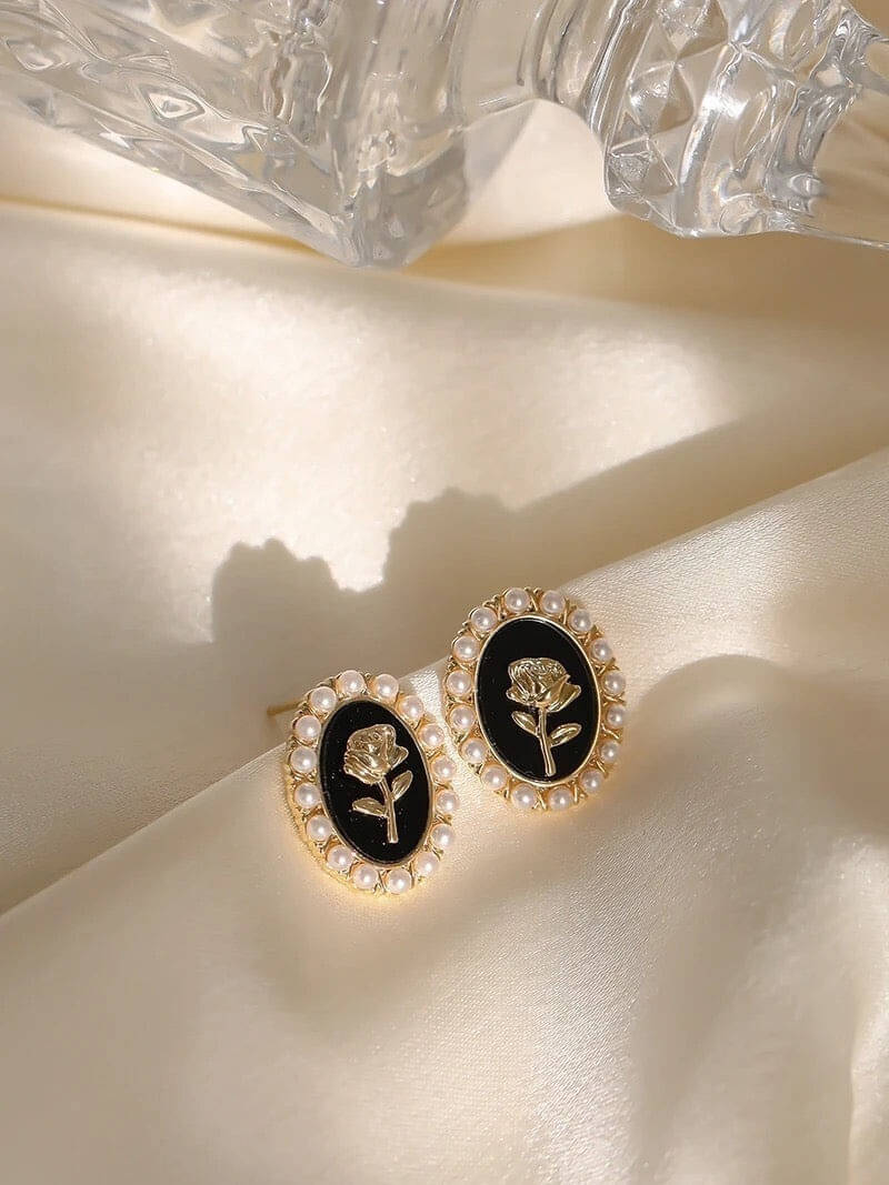     			Lady Raiment Black Stud Earrings ( Pack of 1 )