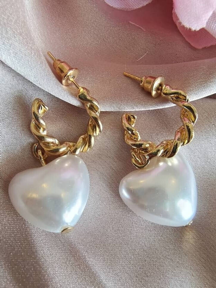     			Lady Raiment Golden Stud Earrings ( Pack of 1 )