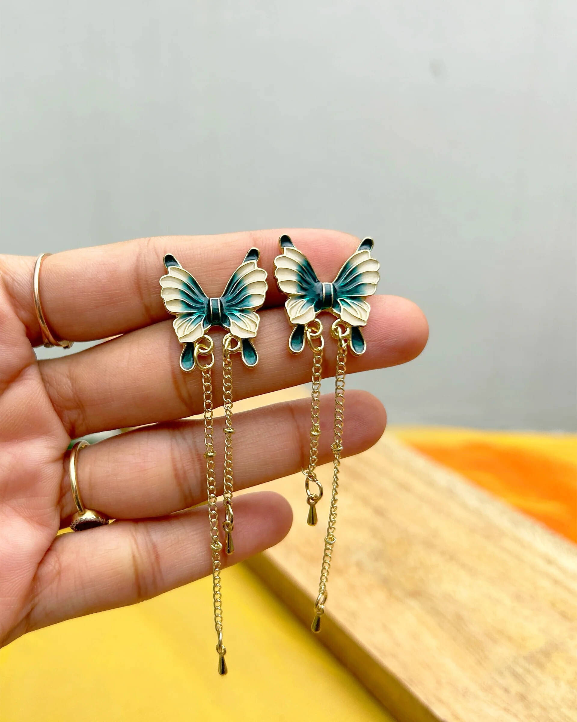     			Lady Raiment Multicolor Danglers Earrings ( Pack of 1 )