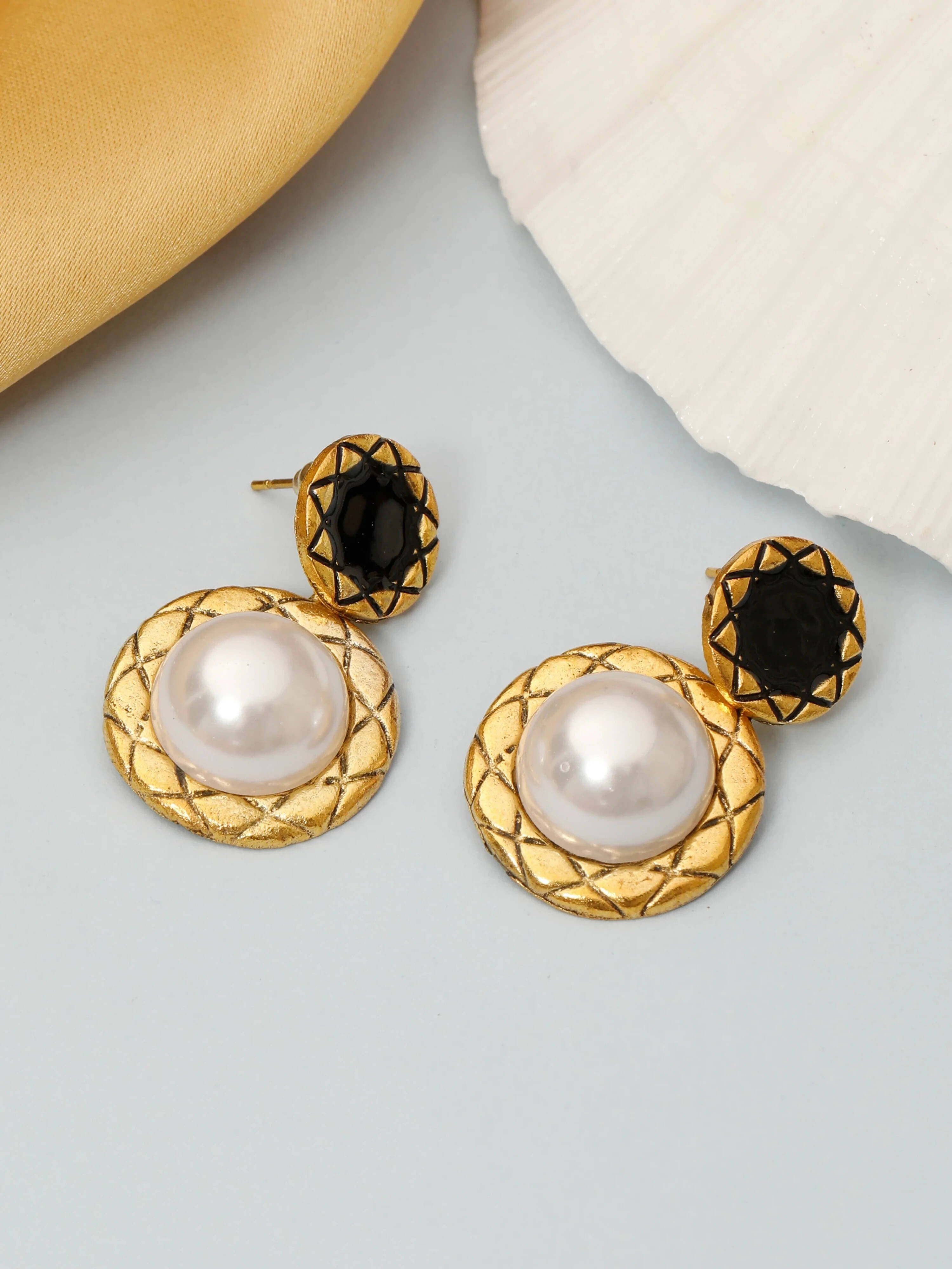     			Lady Raiment Multicolor Danglers Earrings ( Pack of 1 )