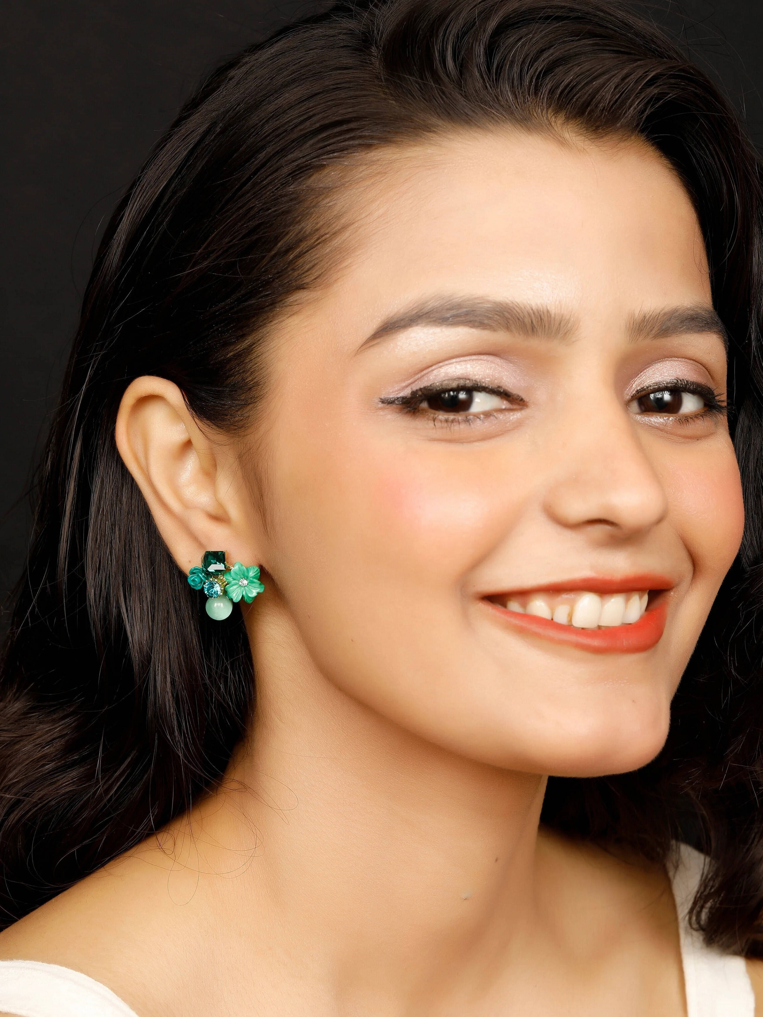     			Lady Raiment Multicolor Stud Earrings ( Pack of 1 )
