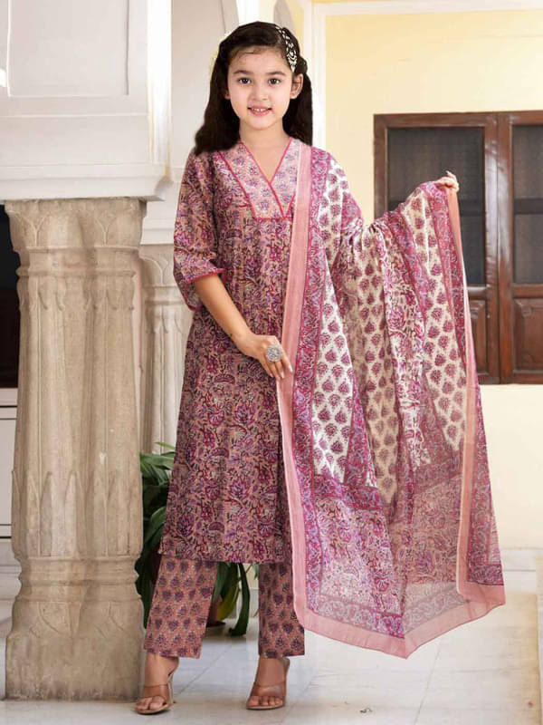     			Various Vault Girls Cotton Blend Kurti with Pants ( Pack of 1 , Pink )