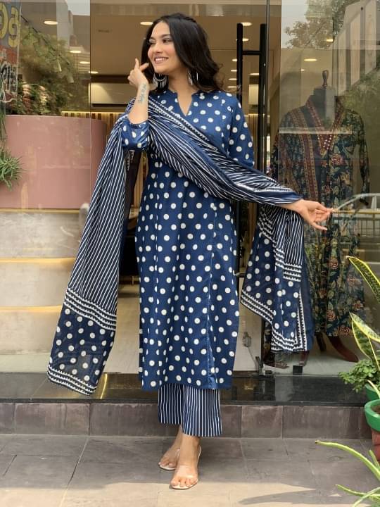     			laasika Women Rayon Printed Straight Kurti With Pants ( Blue )