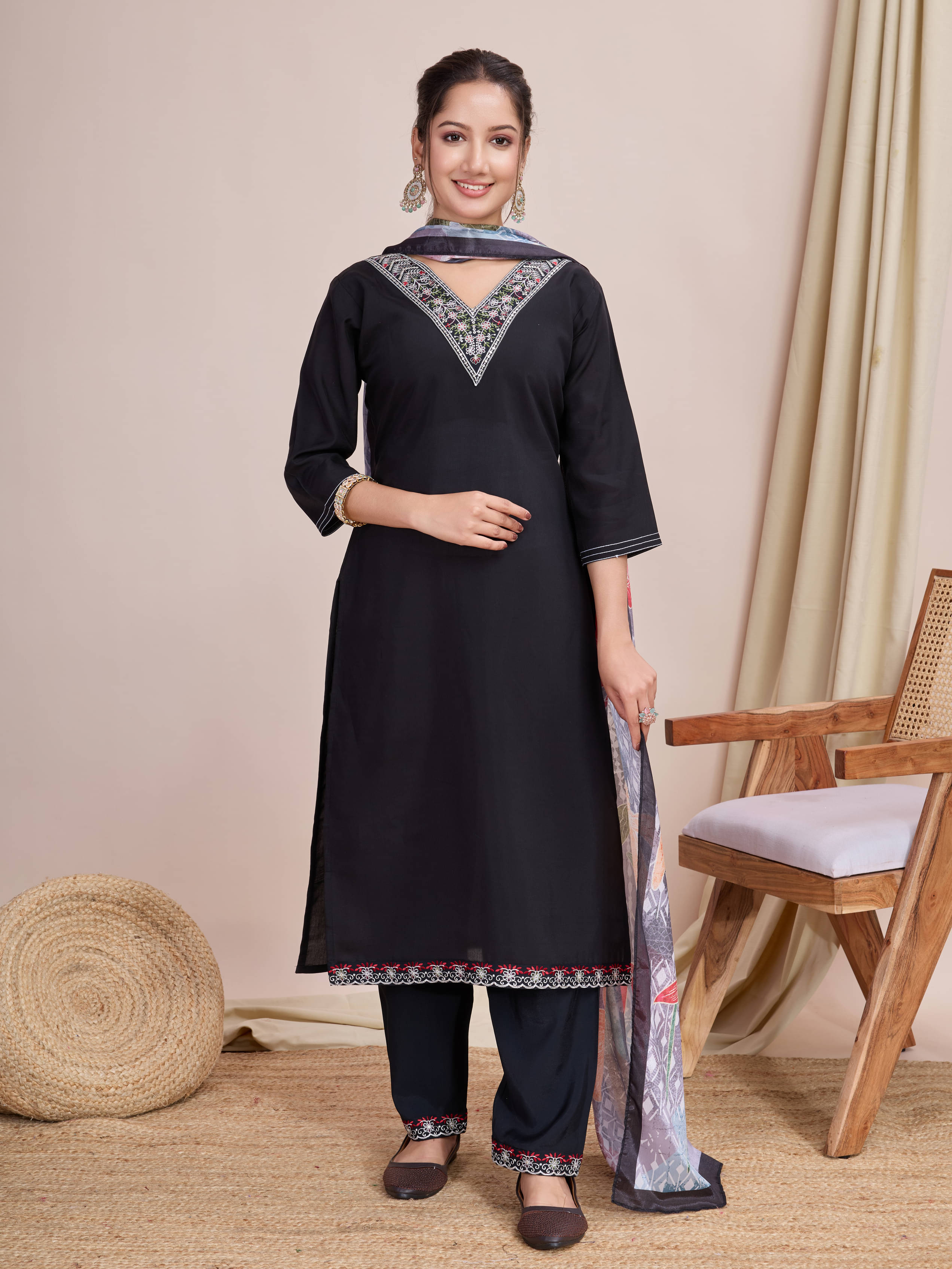 Bindudi Women Chanderi Embellished Straight Kurti With Pants ( Black )     			Bindudi Women Chanderi Embellished Straight Kurti With Pants ( Black )