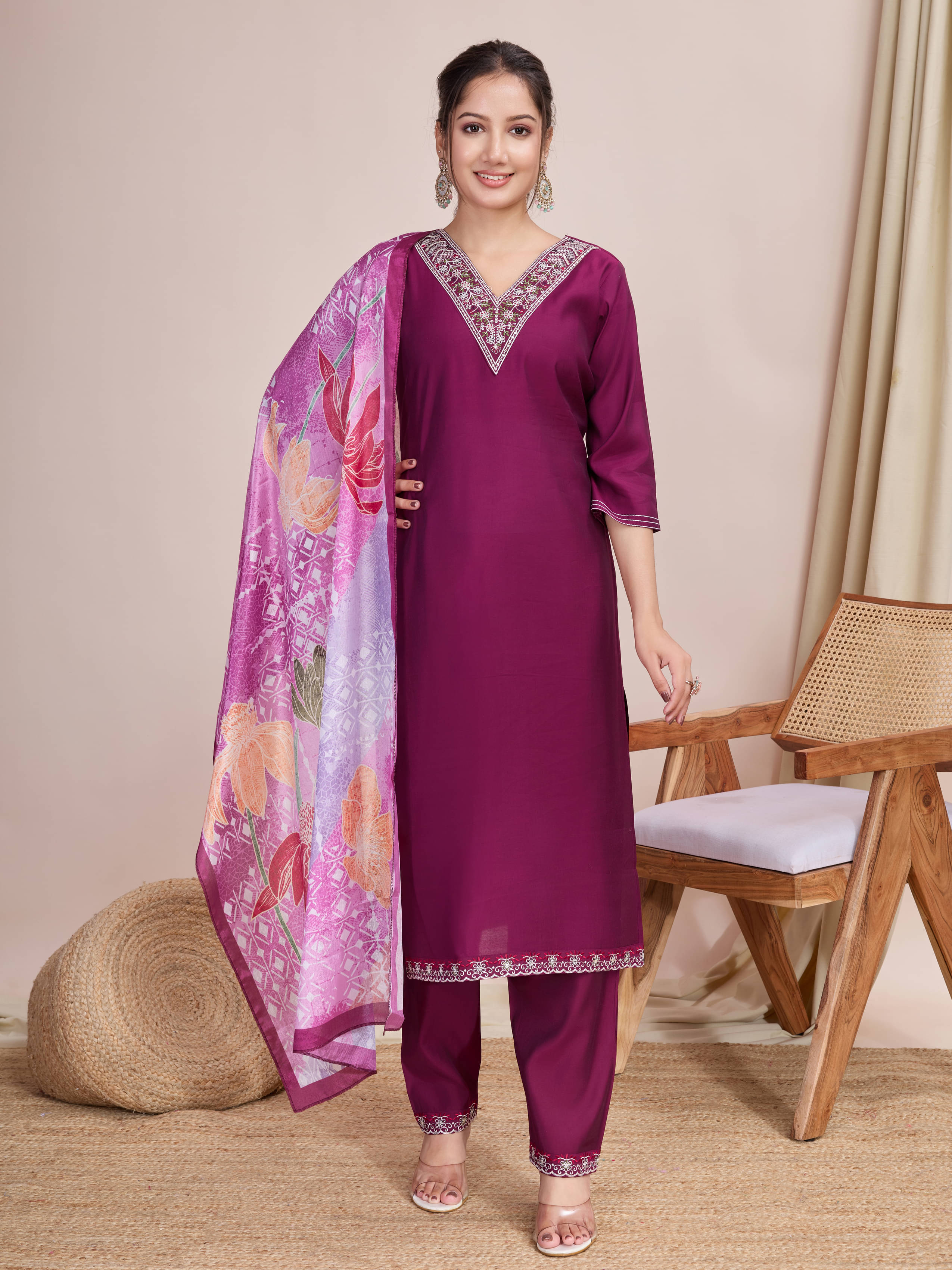     			Bindudi Women Chanderi Embellished Straight Kurti With Pants ( Purple )
